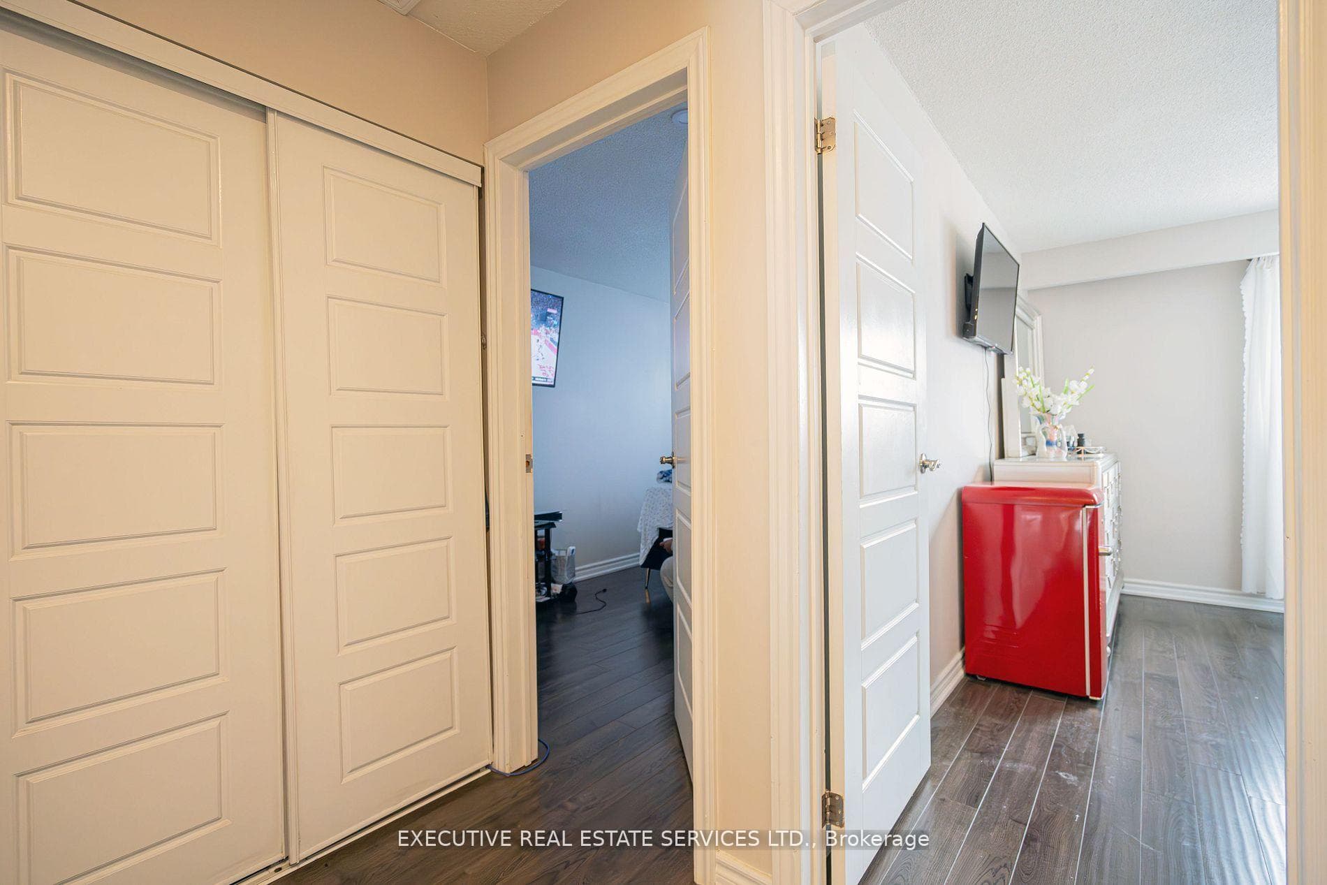 4 Simmons Boulevard photo 15