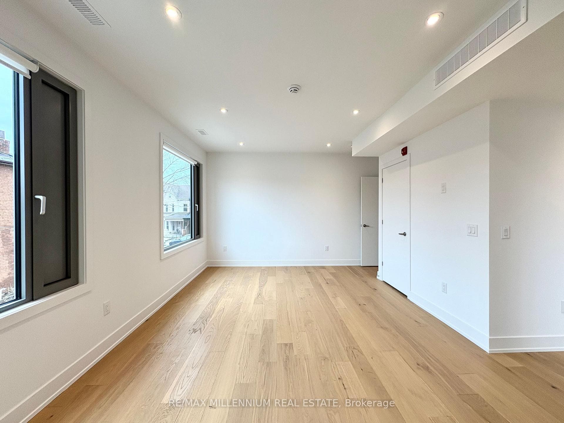 155 Dovercourt #4 Avenue photo 4