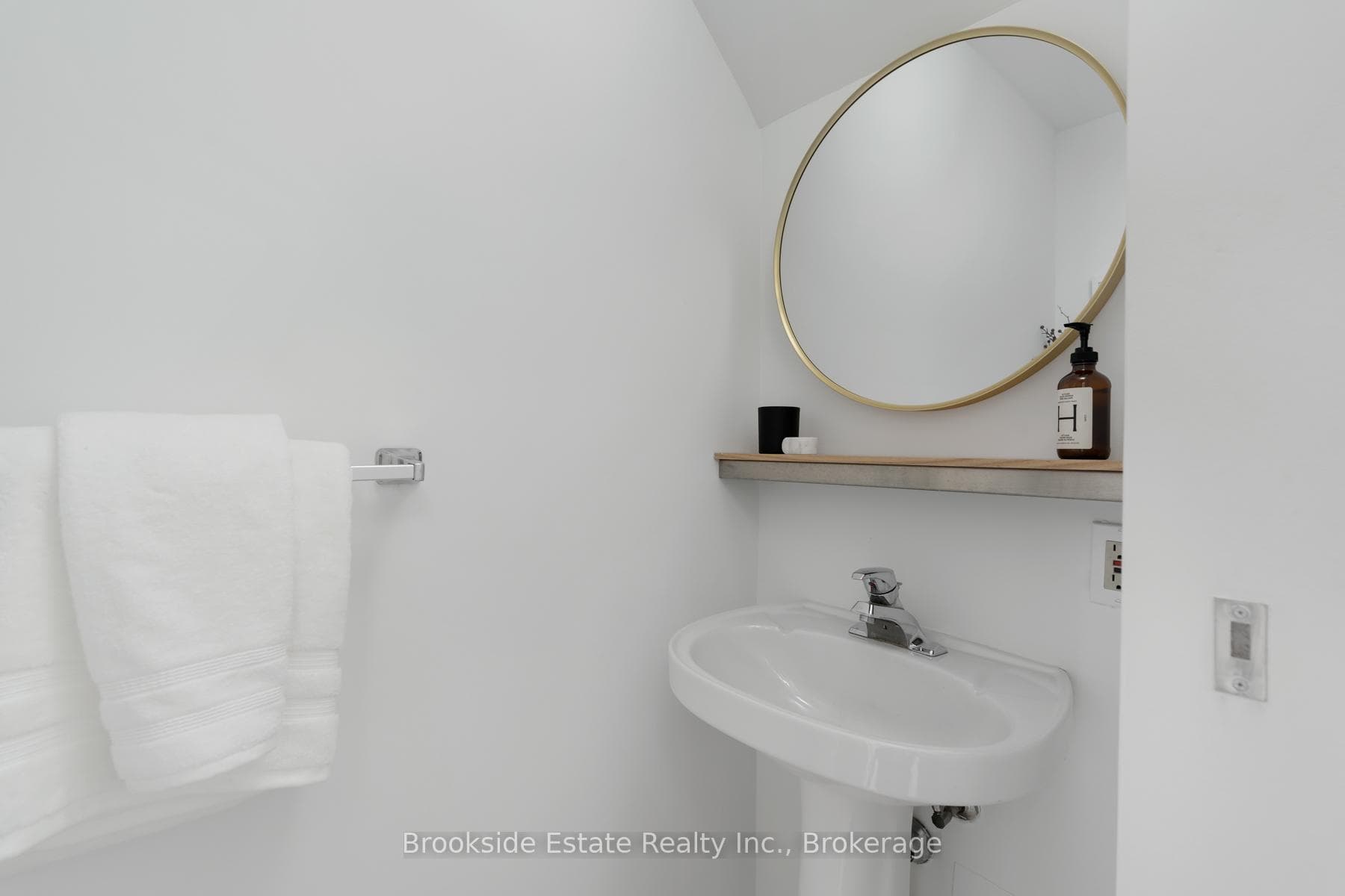388 Richmond Street Unit 906 photo 6