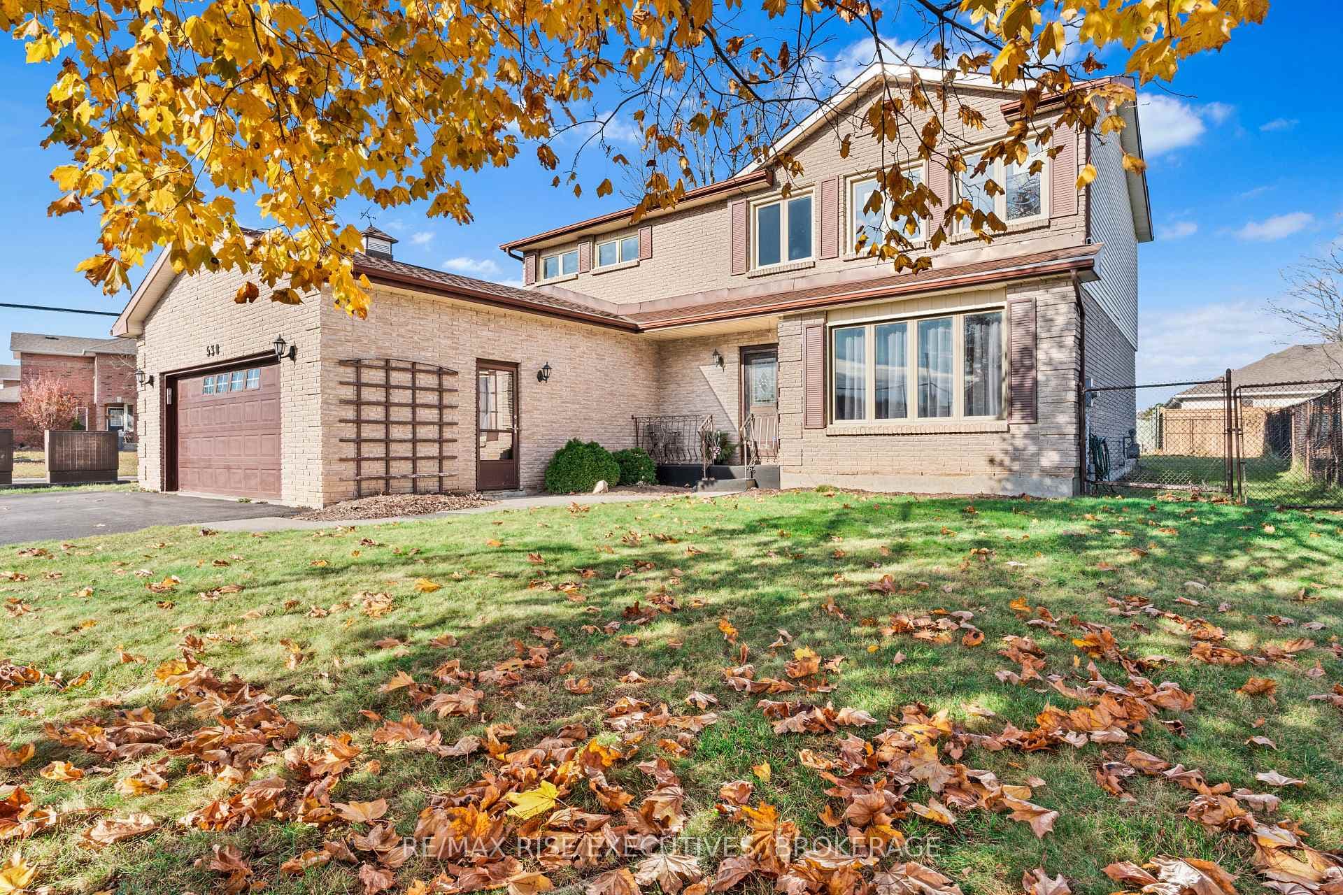 530 Canterbury Crescent photo 3
