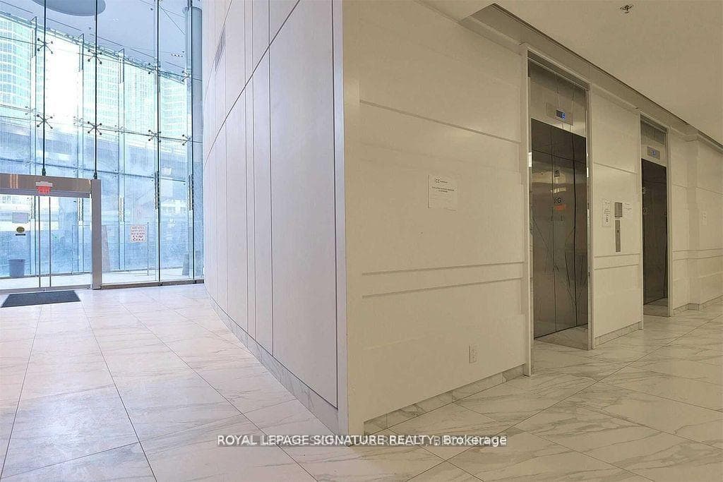 12 York Street Unit 3802 photo 4