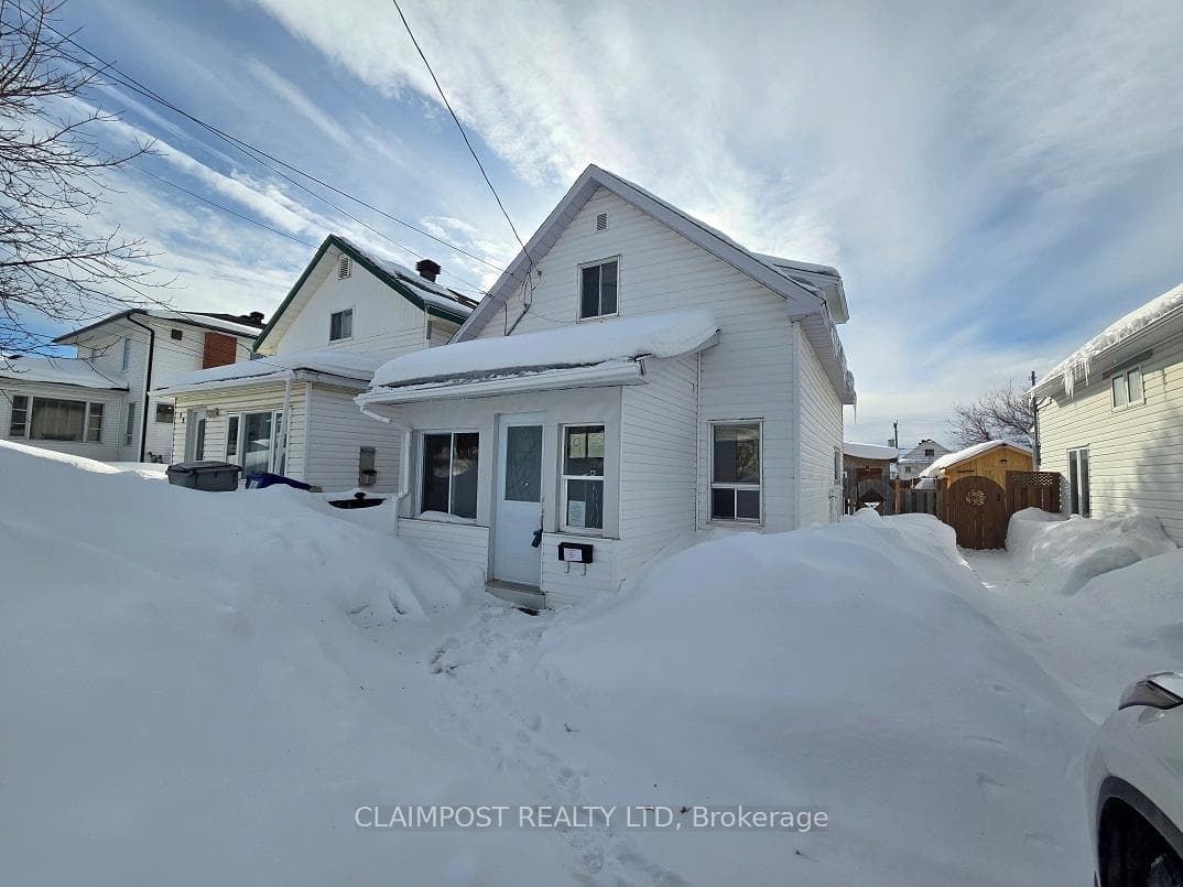 95 Maple Street photo 1