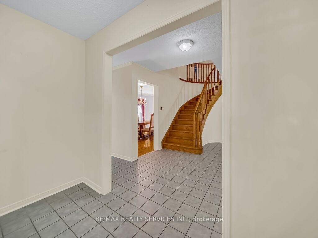 4510 Radisson Crescent photo 7
