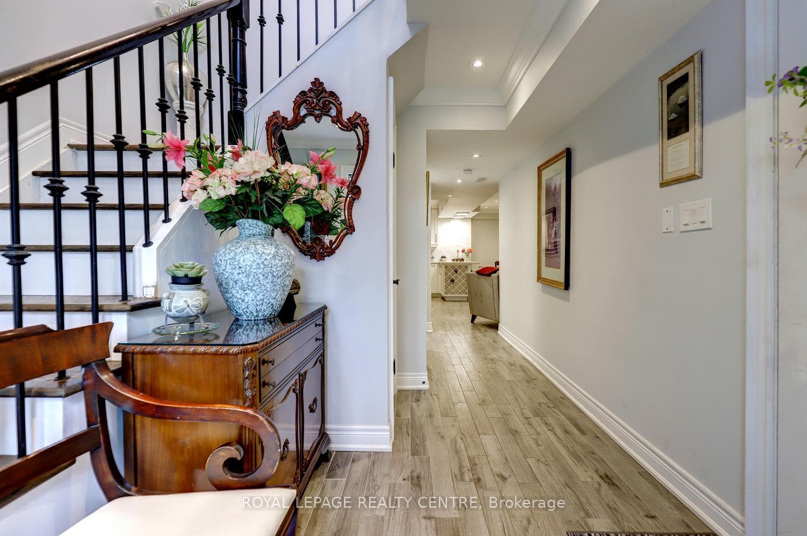1296 Woodhill Court photo 8