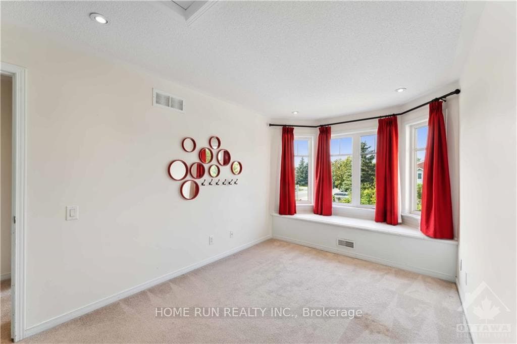 278 LONGFIELDS Drive photo 20