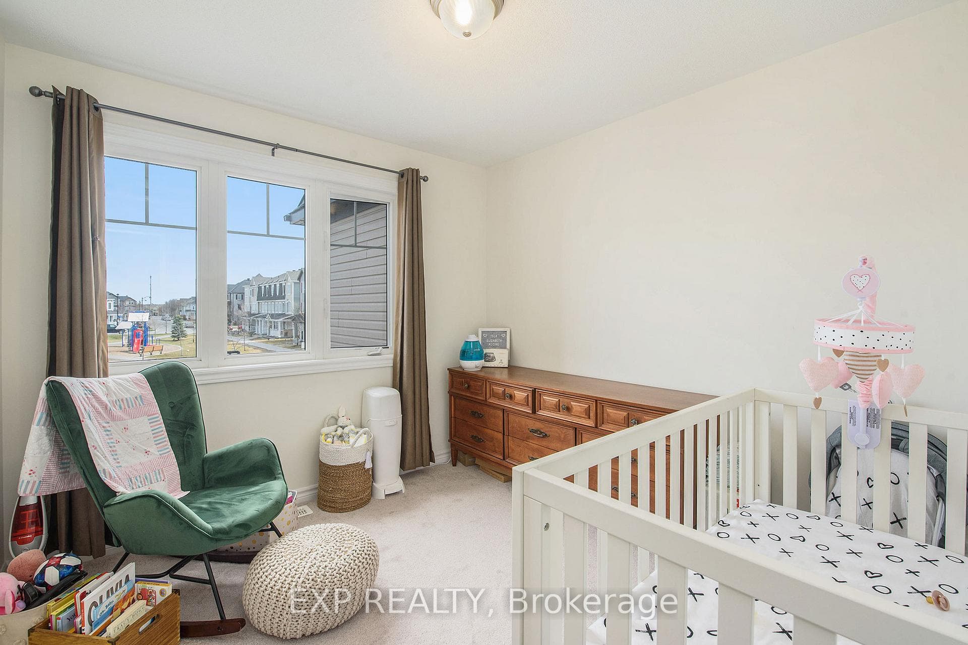 141 Maestro Avenue photo 22