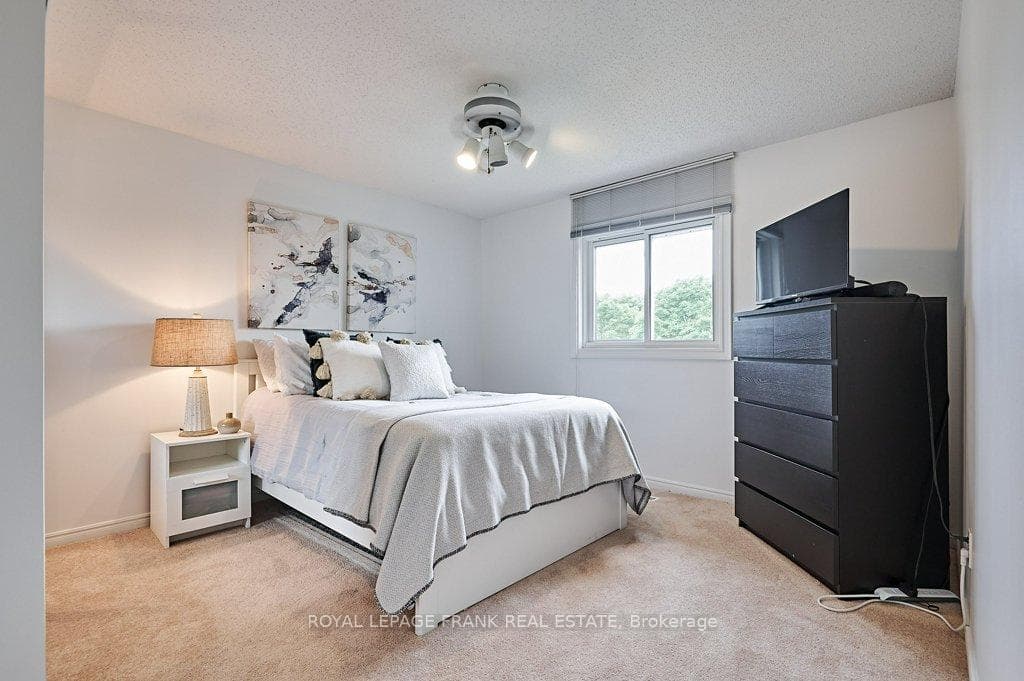 52 Love Crescent photo 29