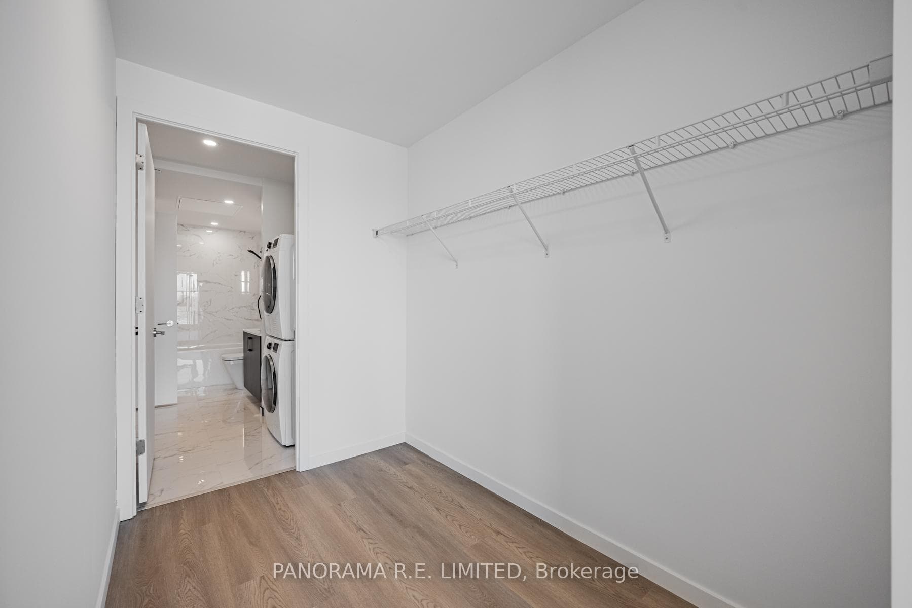 689 The Queensway N/A Unit 415 photo 15