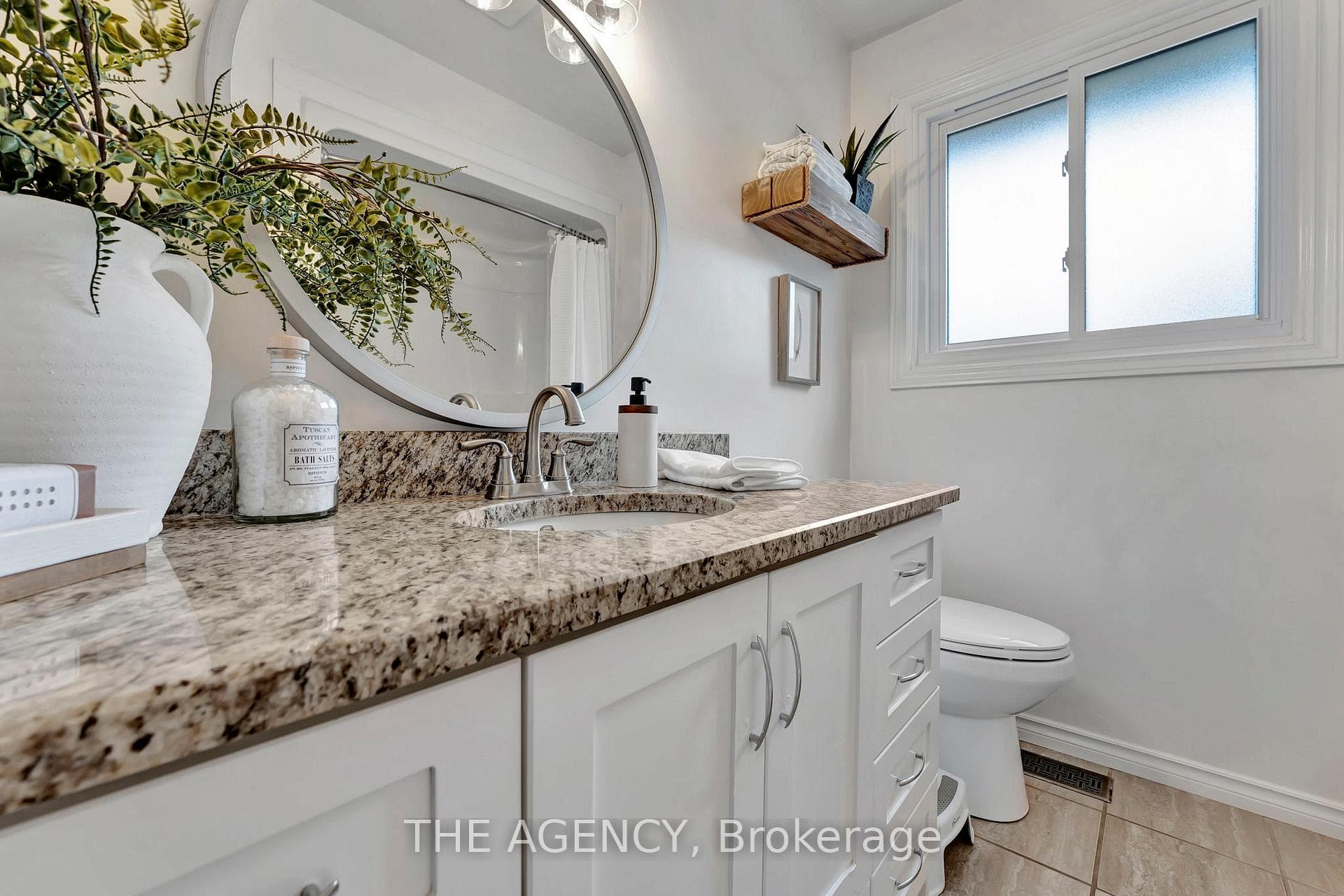55 Farr Crescent photo 16