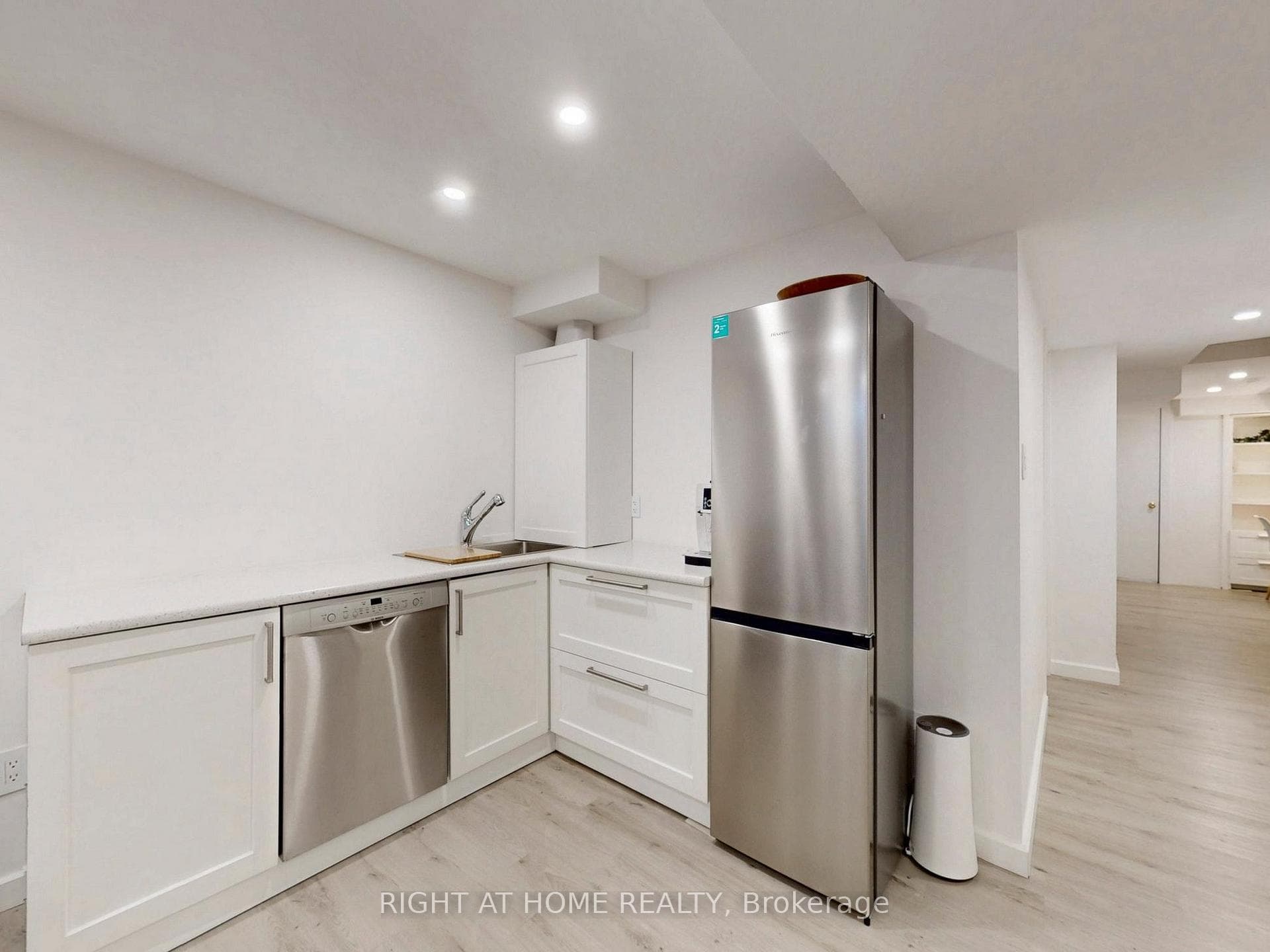 179 Vanguard Road photo 37