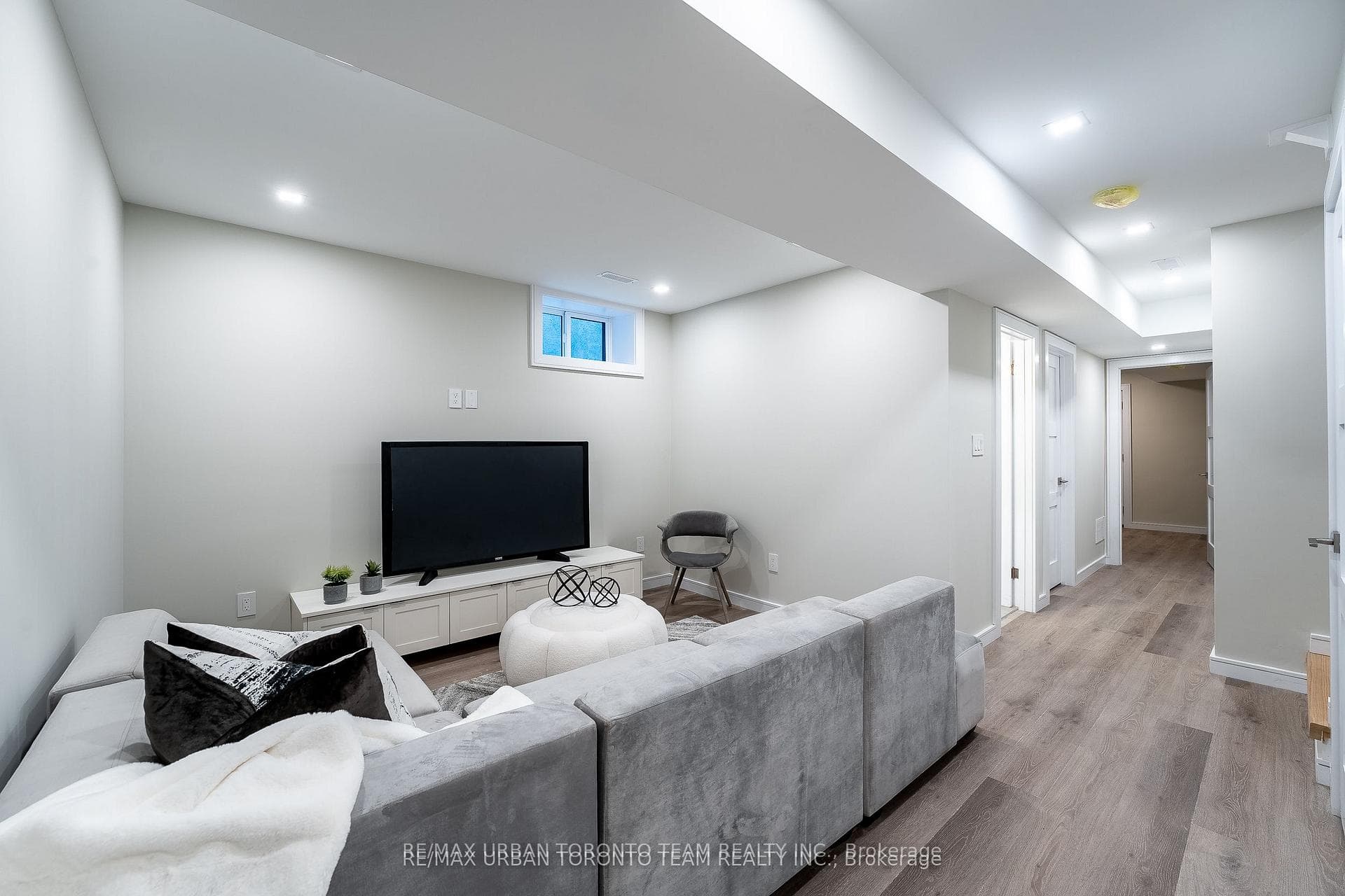 141 Kalmar Avenue photo 34