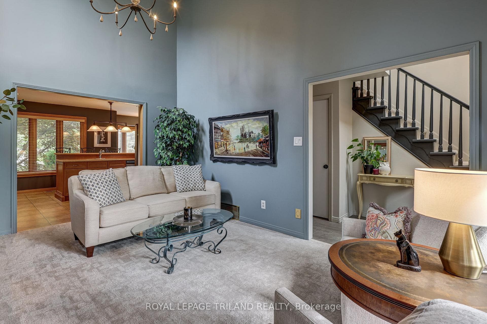 4588 COLONEL TALBOT ROAD - LIVING ROOM