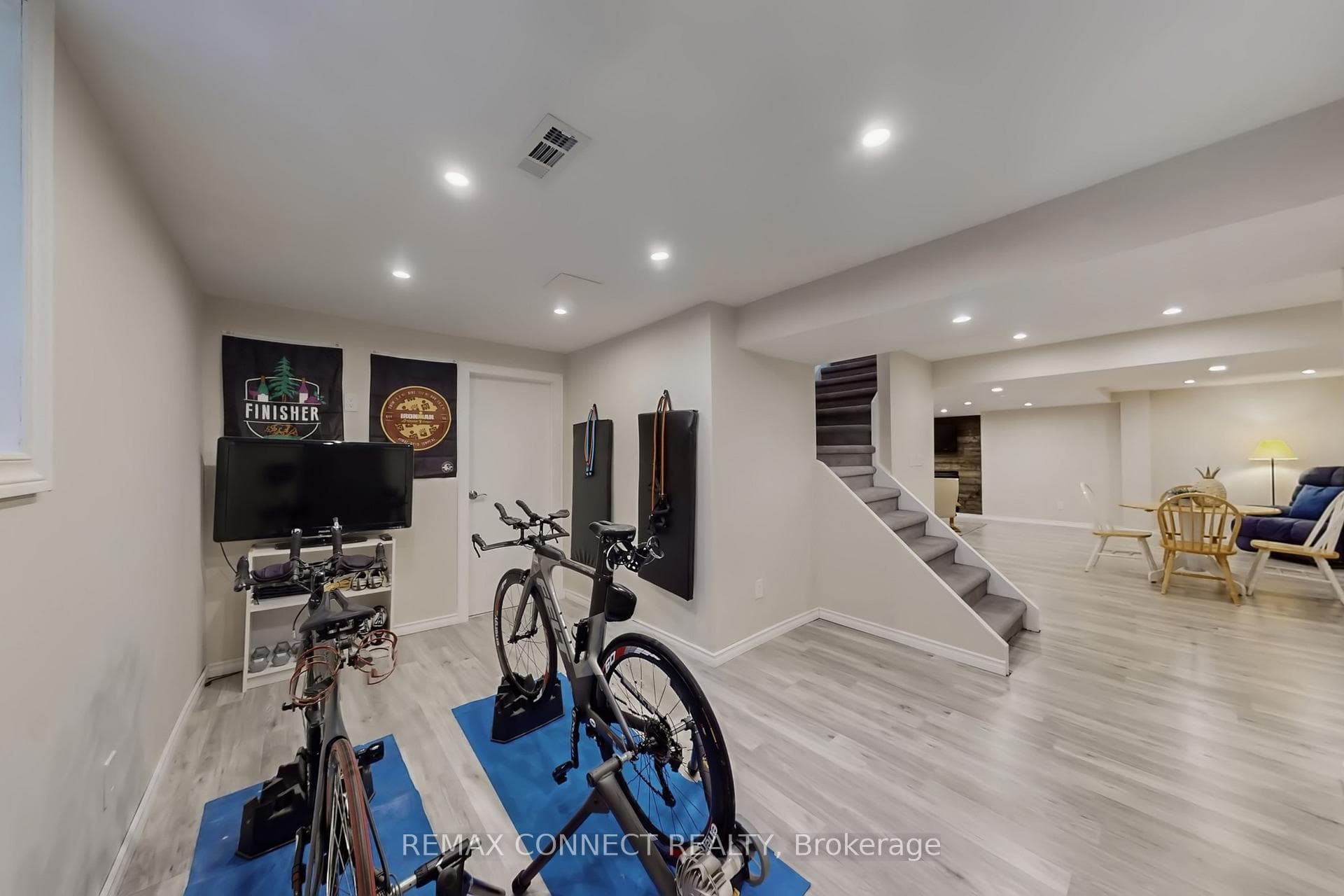 20 Beaumont Drive photo 31