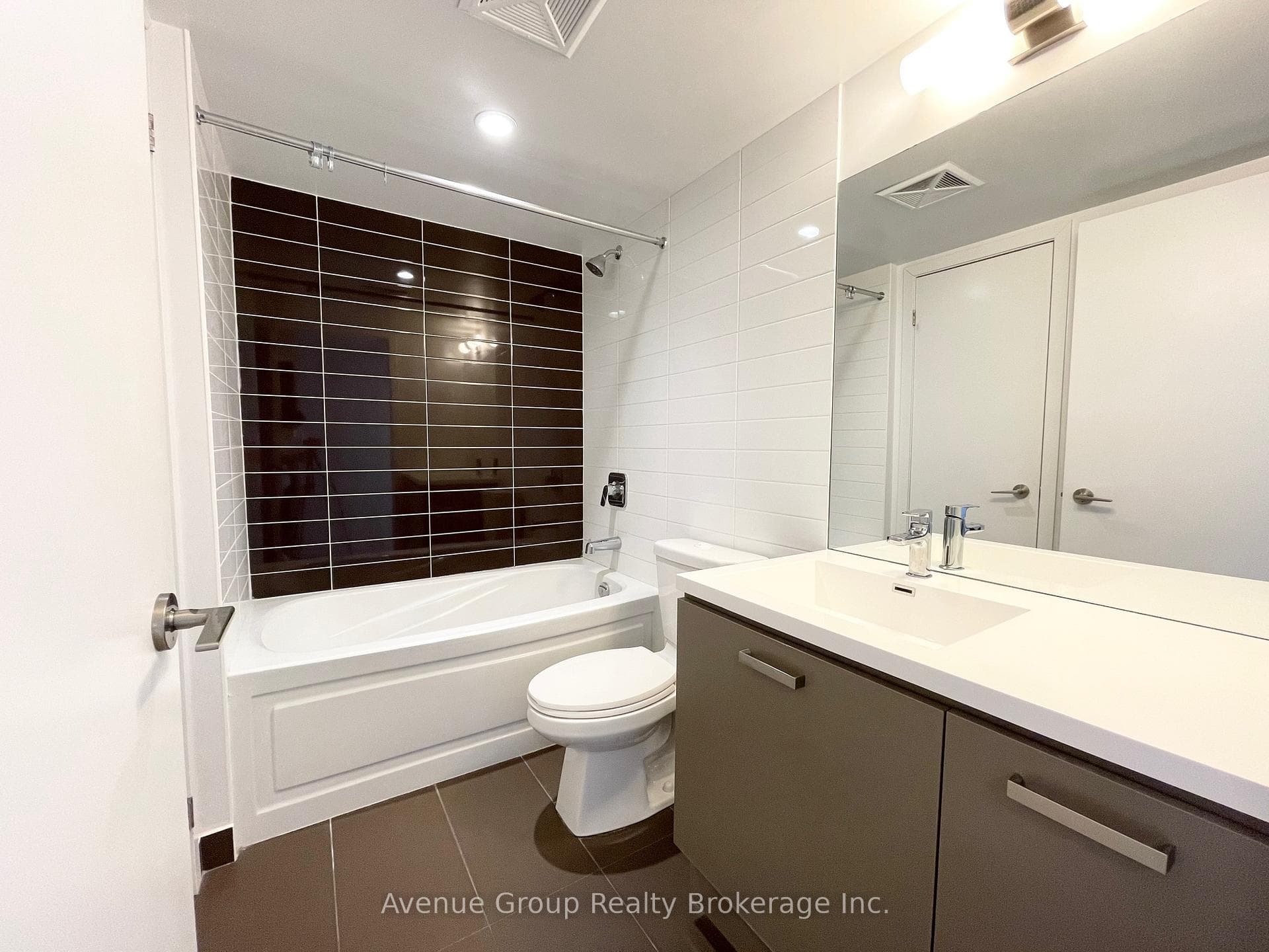 125 Redpath Avenue Unit 2512 photo 13