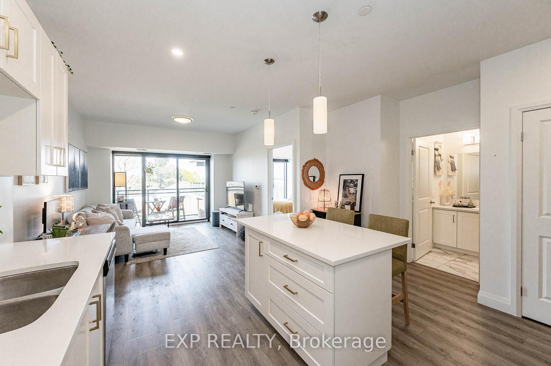 332 Gosling Gardens Unit 203 photo 10