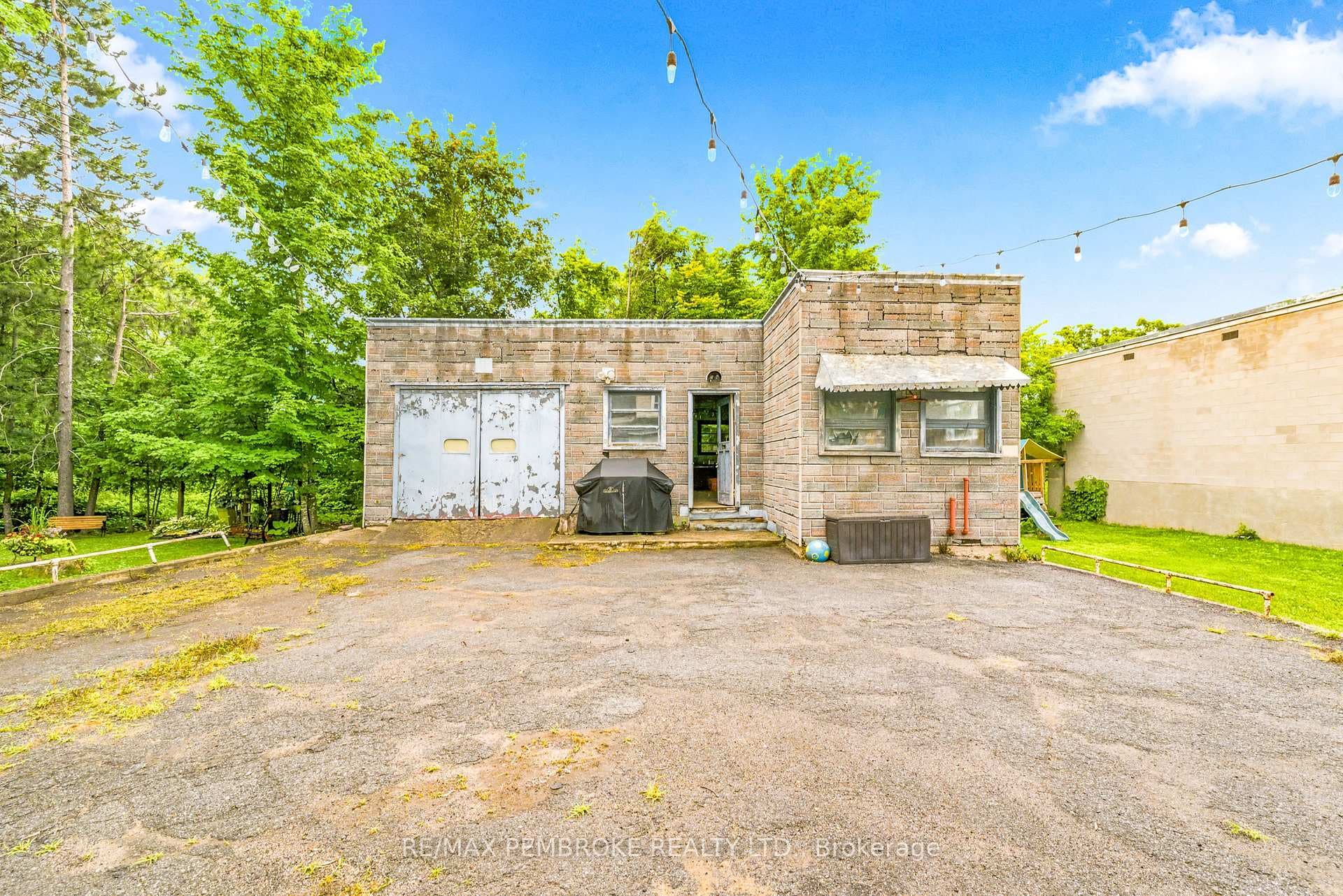 739 Front Street photo 49