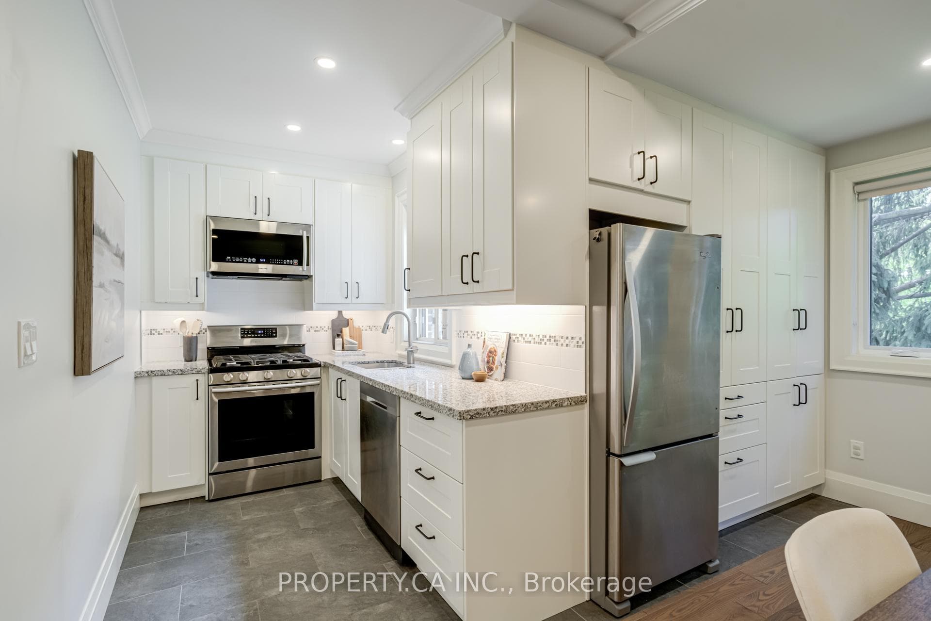 170 Sunnyside Avenue Unit Upper photo 5