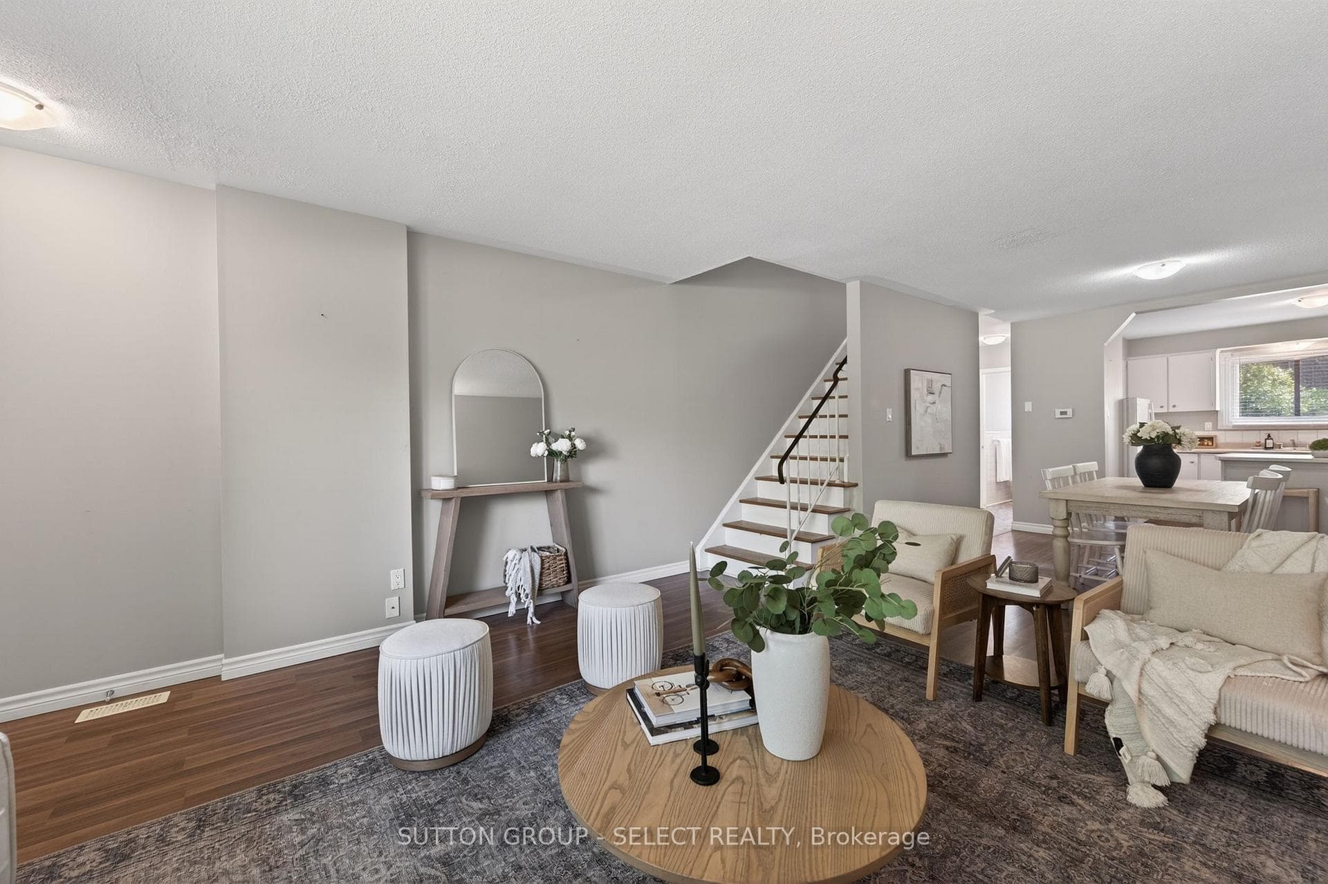 884 Notre Dame Drive Unit 7 photo 4