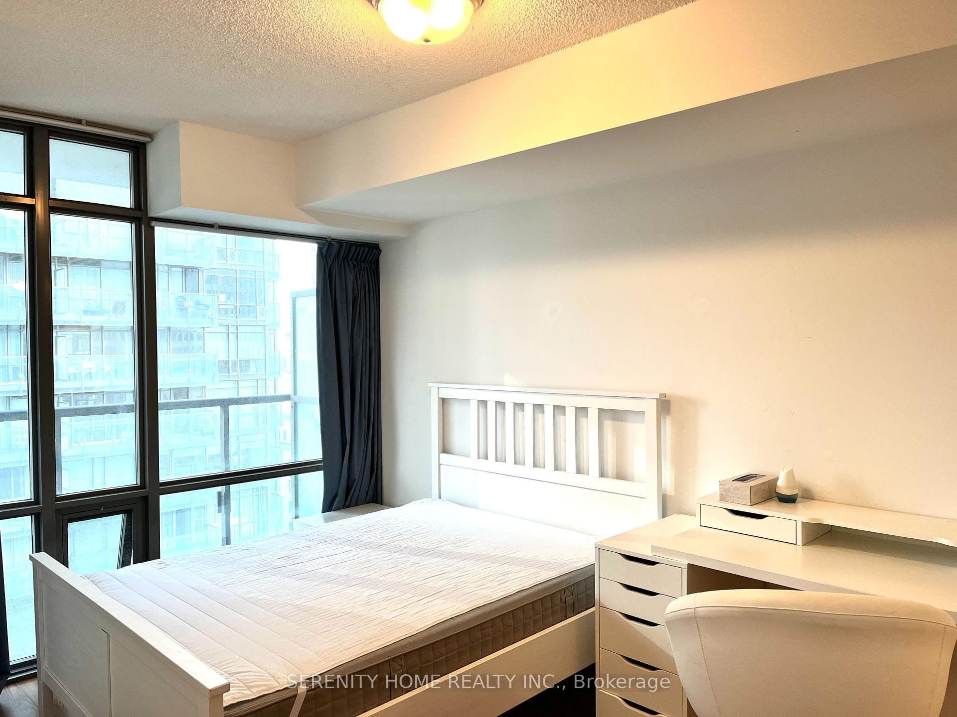 37 Grosvenor Street Unit 1409 photo 23