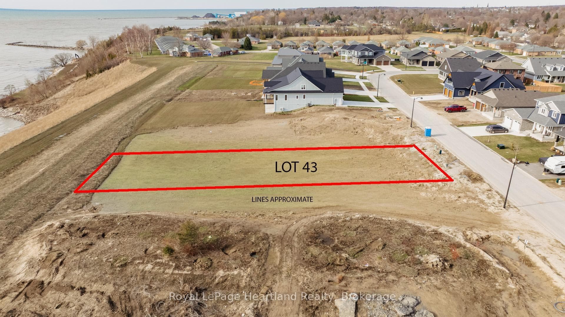 472 Coast Drive photo 3