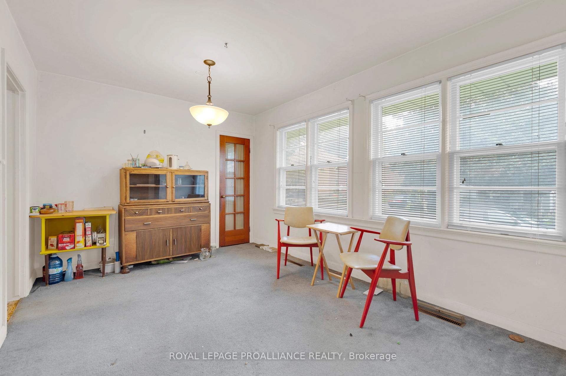 180 Foster Avenue photo 9