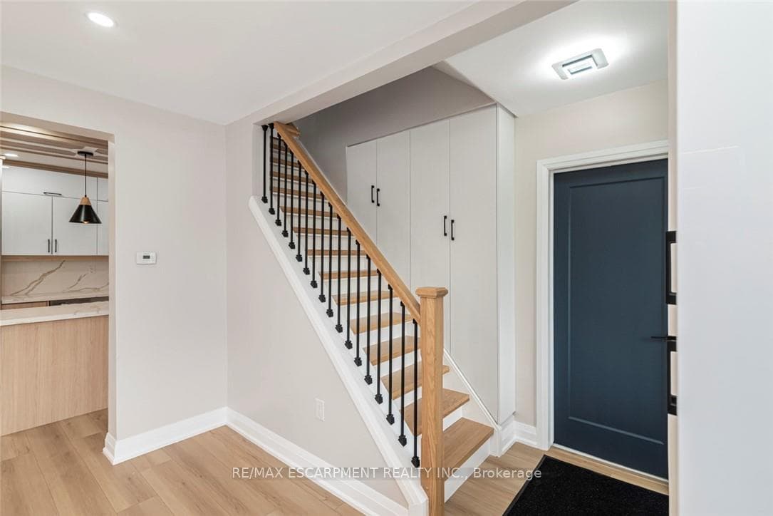 588 Barnaby Street photo 20