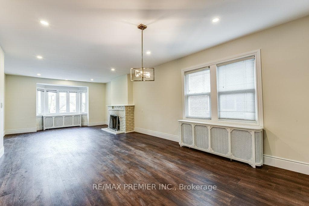 184 Highbourne Road Unit 2nd Floor photo 16