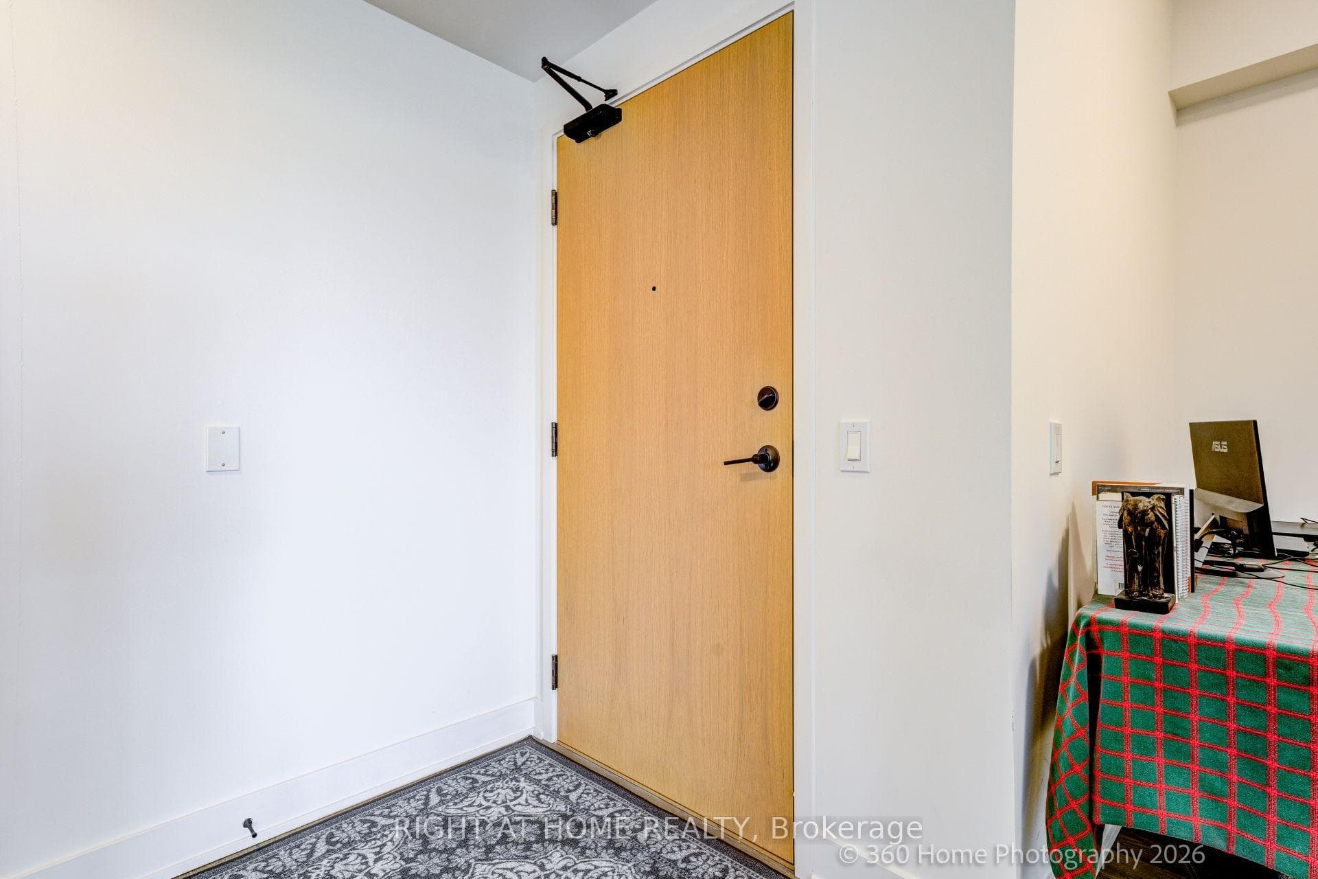 202 Burnhamthorpe Road Unit 505 photo 5