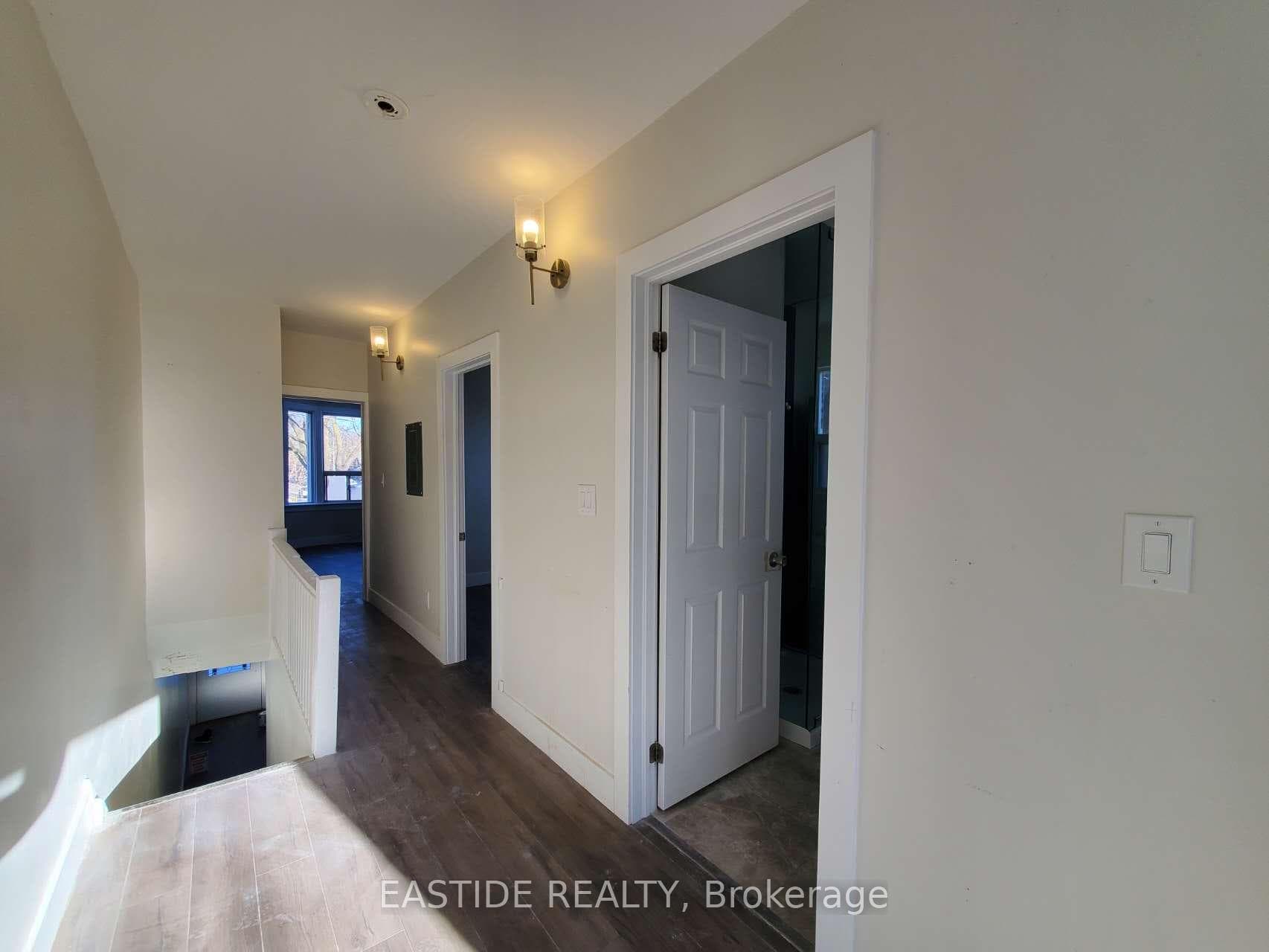 212 Monarch Park Avenue Unit Upper photo 6