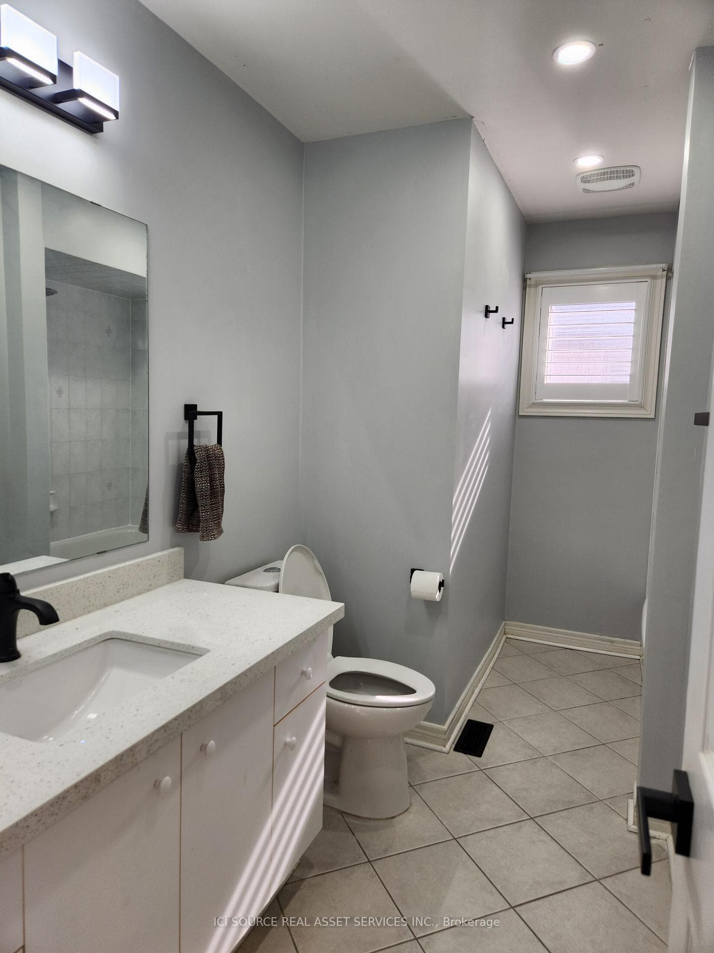 2037 Mckerlie Crescent photo 12