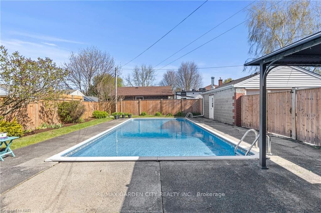 6727 Russell Street photo 37