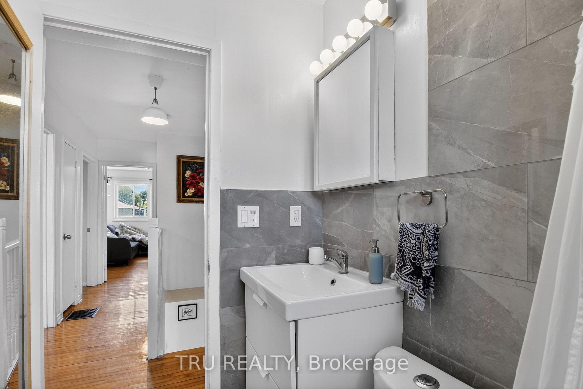 1253 Emperor Avenue photo 22