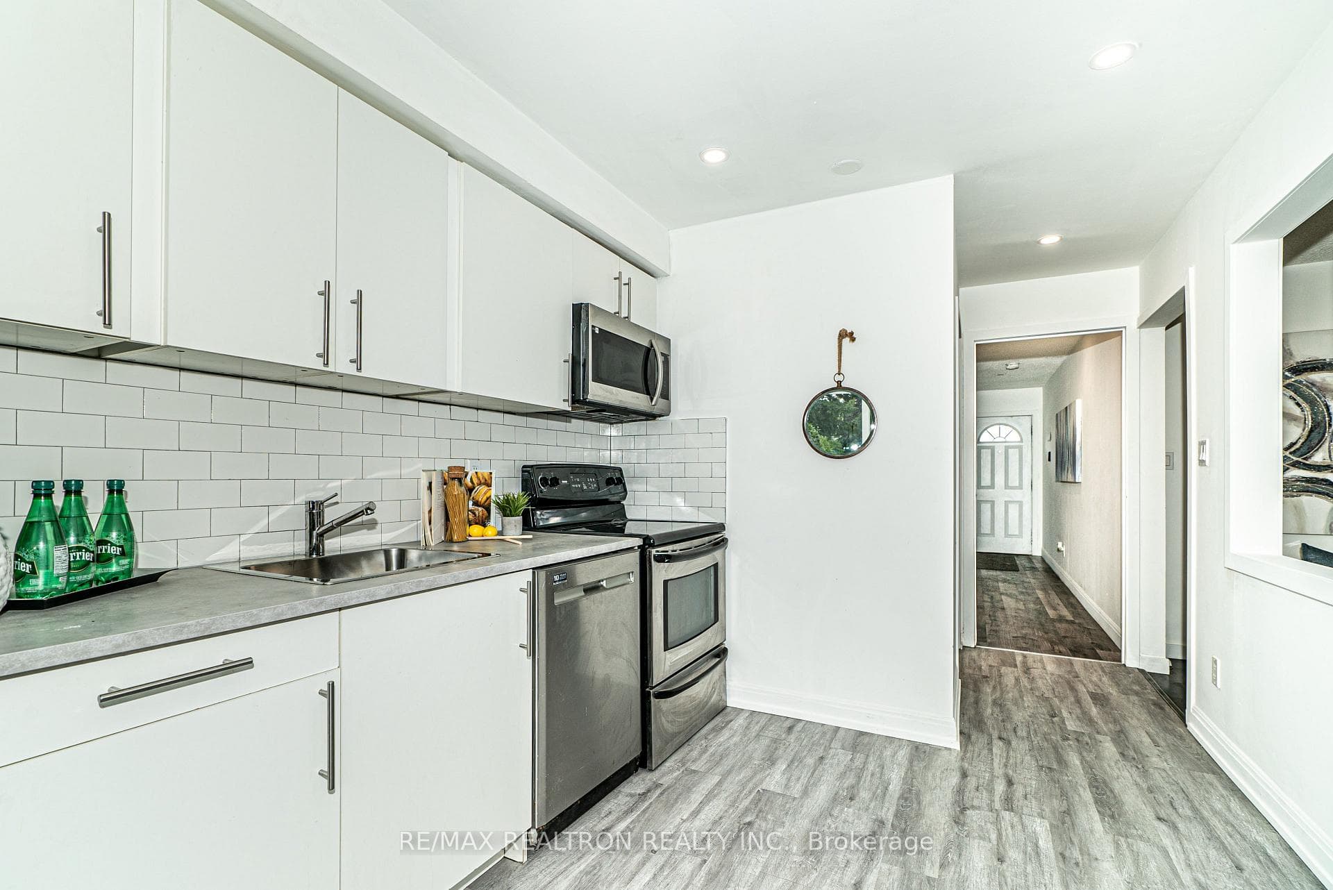 15 Parker Crescent photo 11