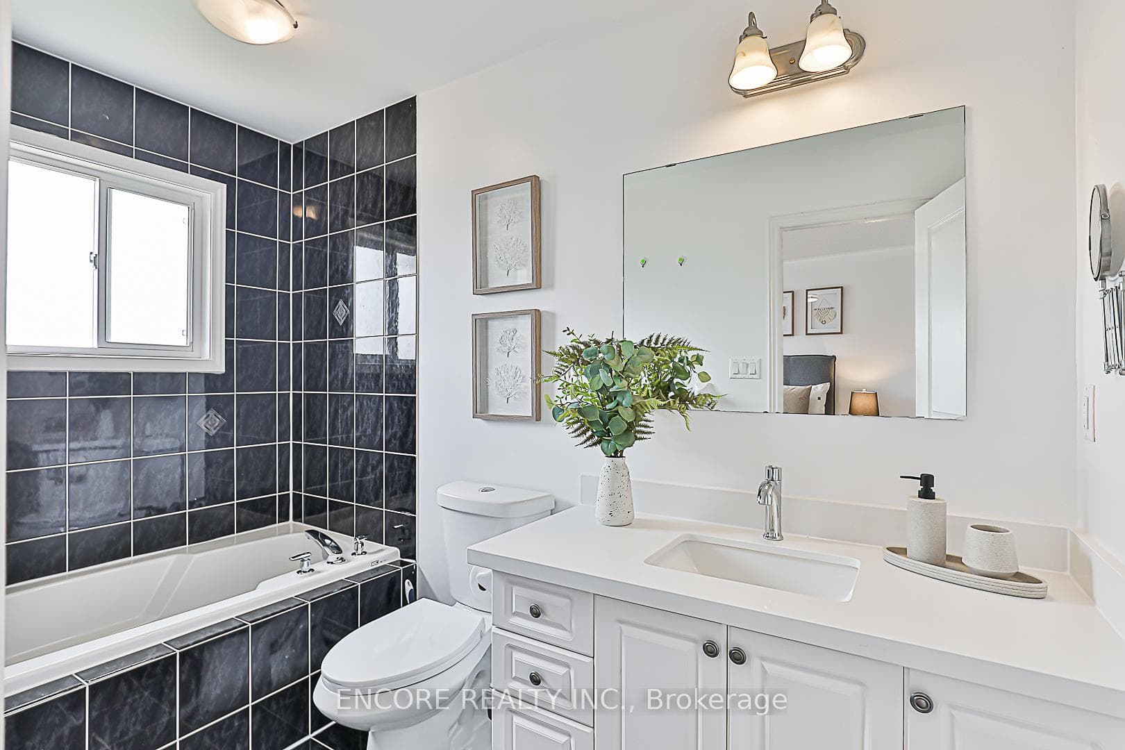 81 Warren Bradley Street photo 20