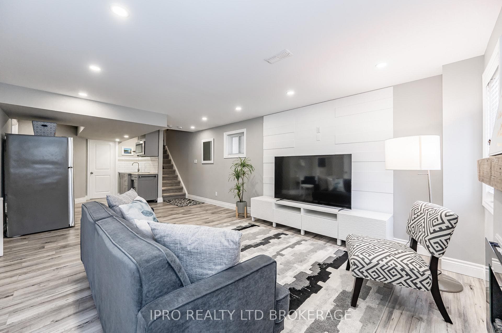 300 Shady Glen Crescent photo 21