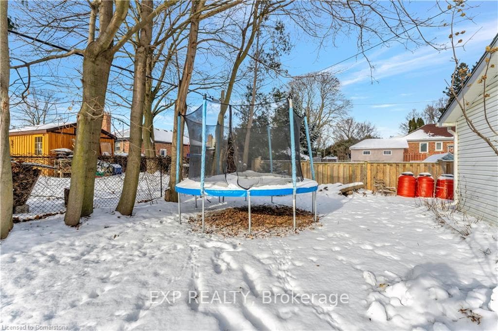 10 Rosewood Avenue photo 34