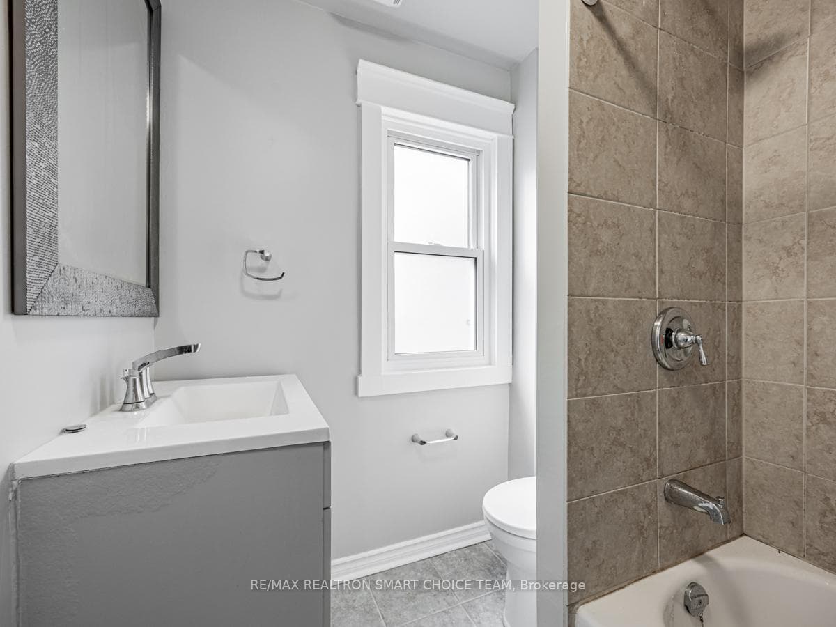 141 Agnes Street Unit 2 photo 11