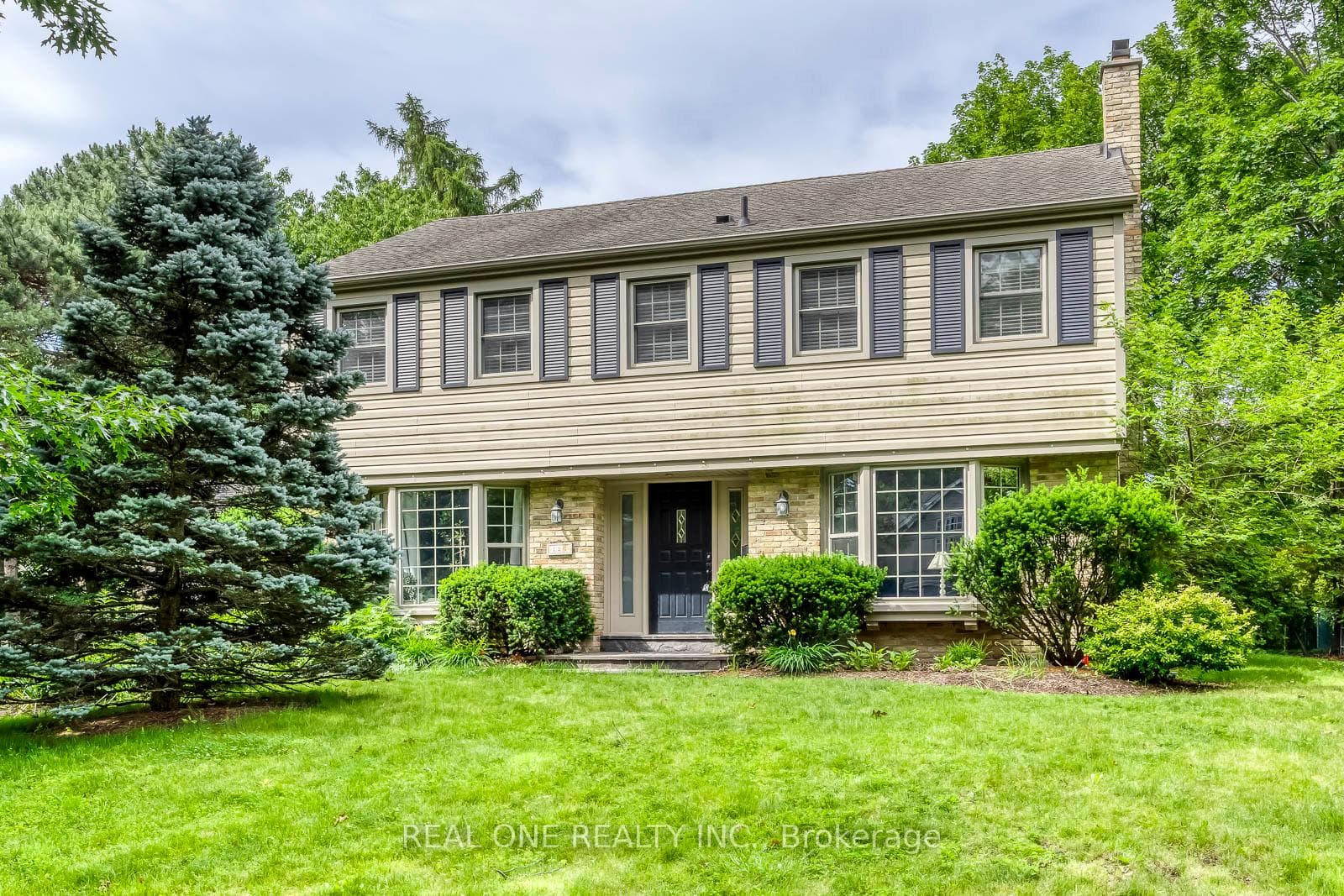 120 Blyth Crescent photo 3