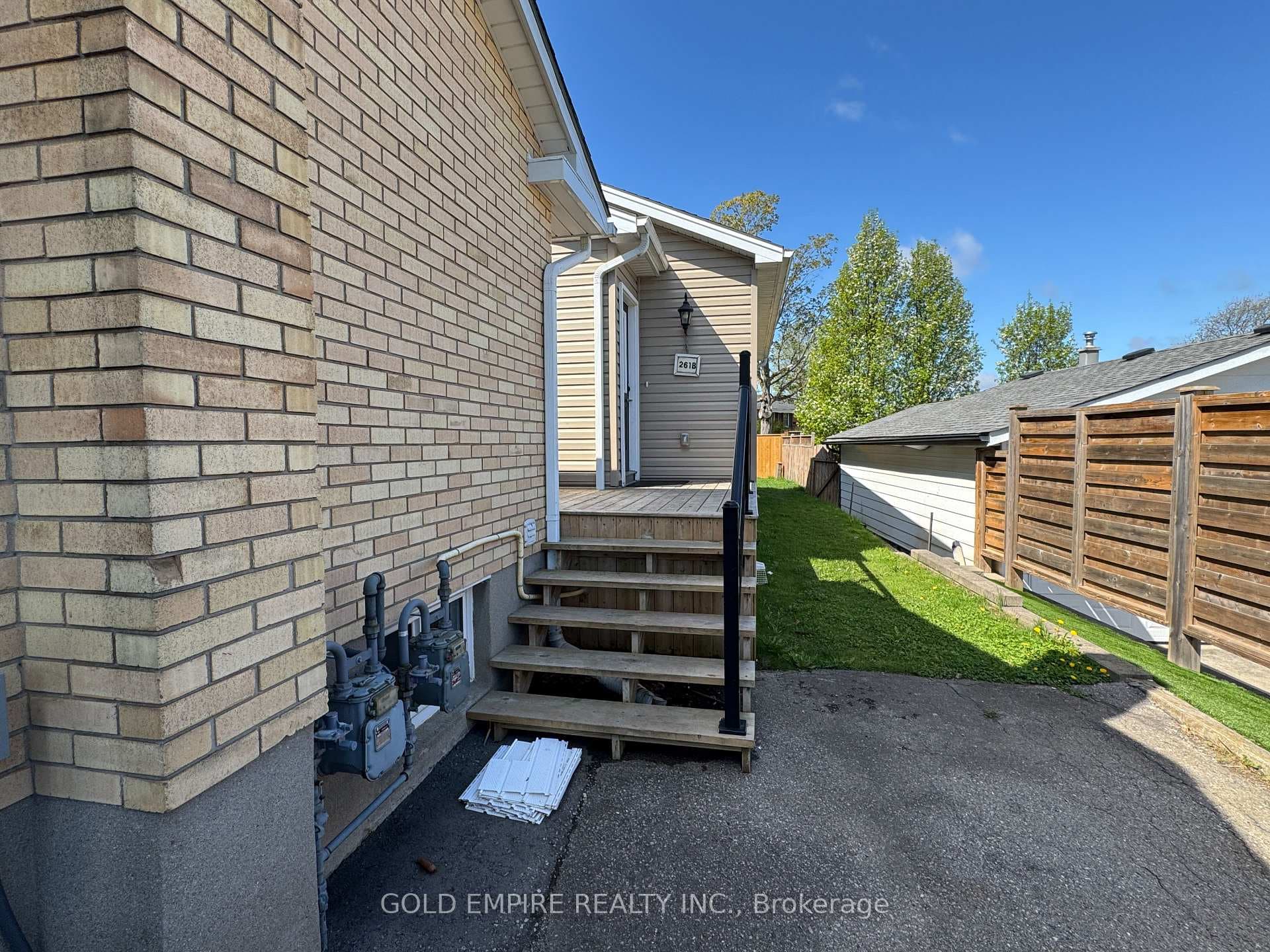 261 Cairn Street photo 1