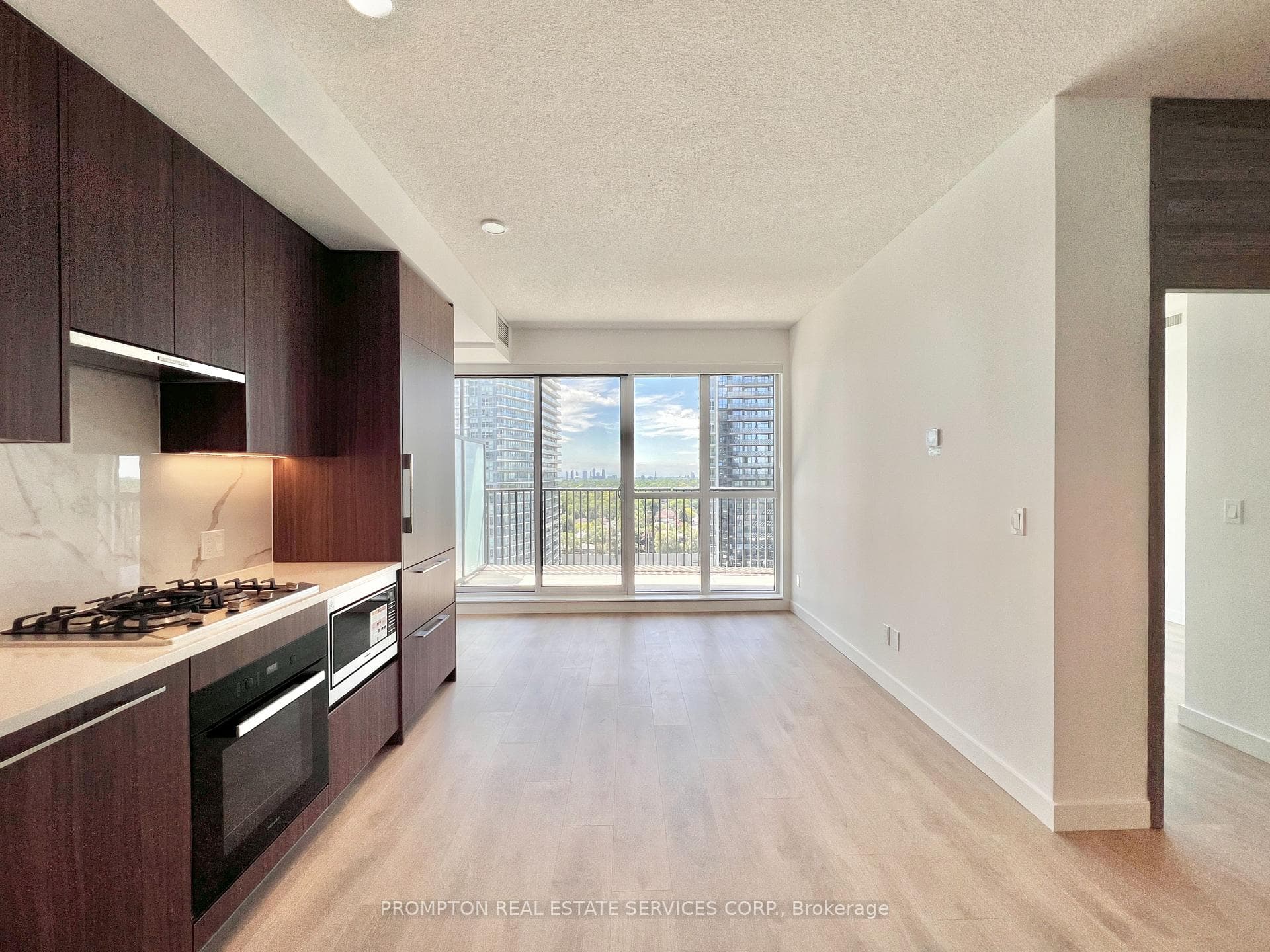 68 Esther Shiner Boulevard Unit 2016 photo 2