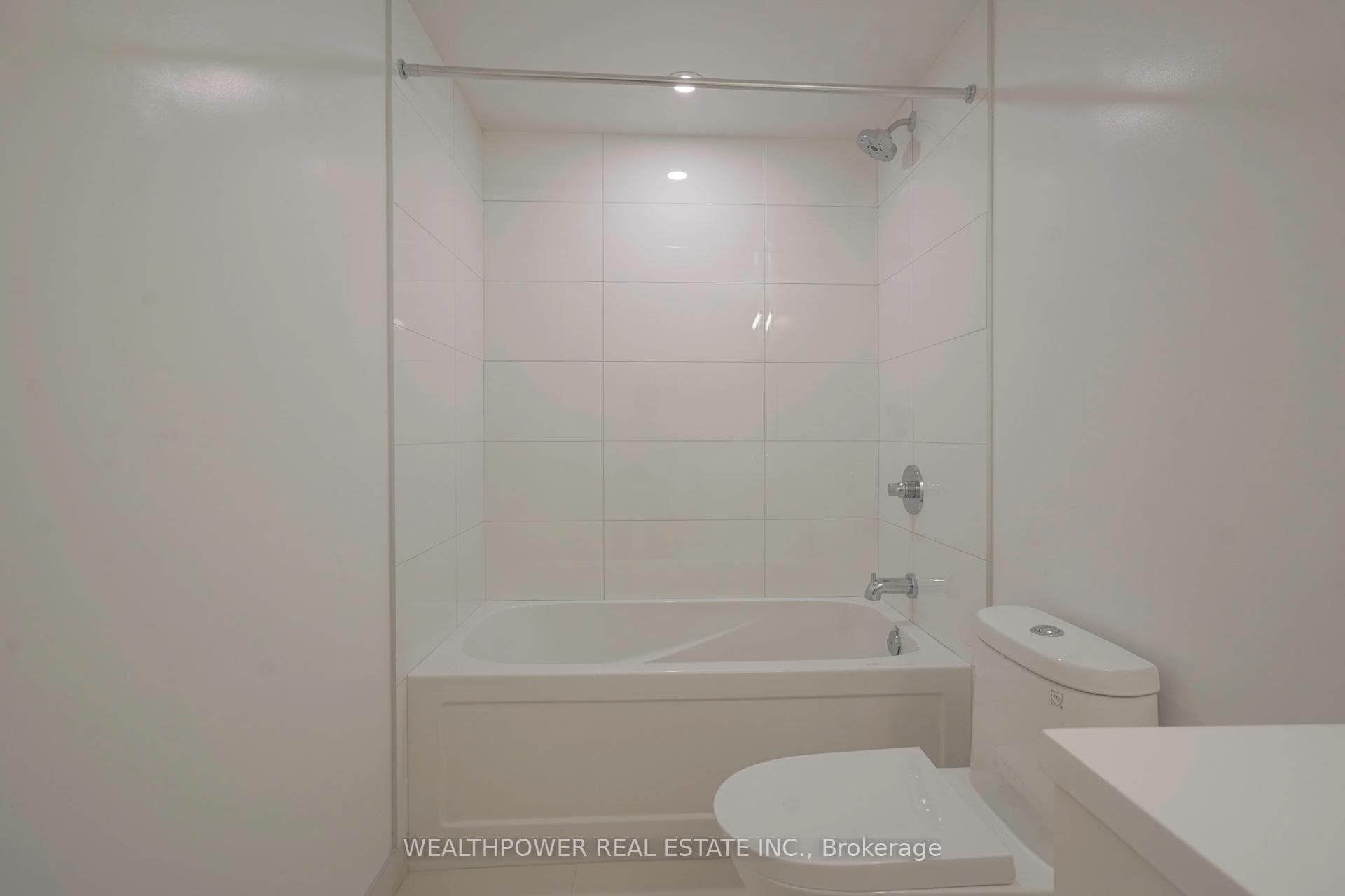 230 Simcoe Street Unit 2516 photo 24