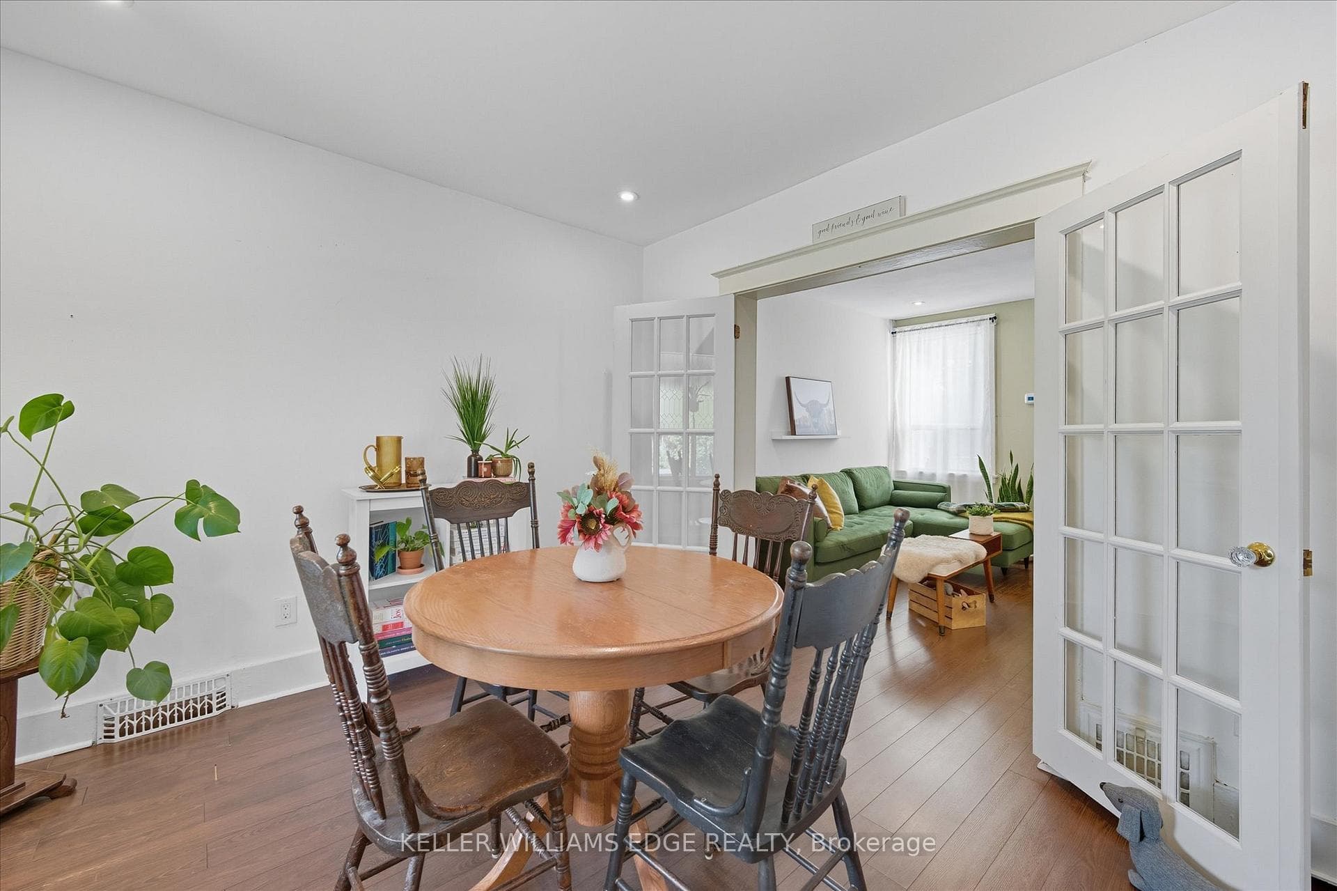 163 Grosvenor Avenue photo 3