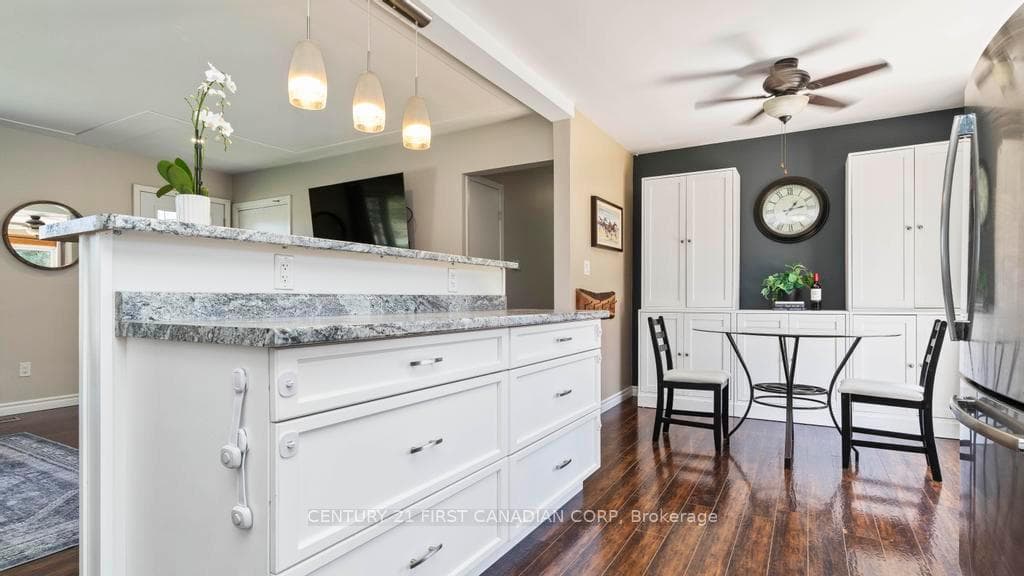 21725 Adelaide Road photo 10