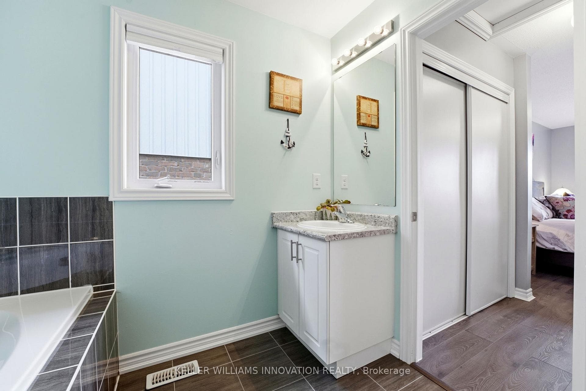 959 Adams Avenue photo 22