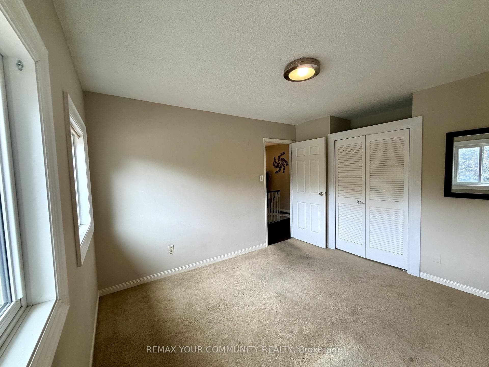 209 Yorkshire Drive photo 24