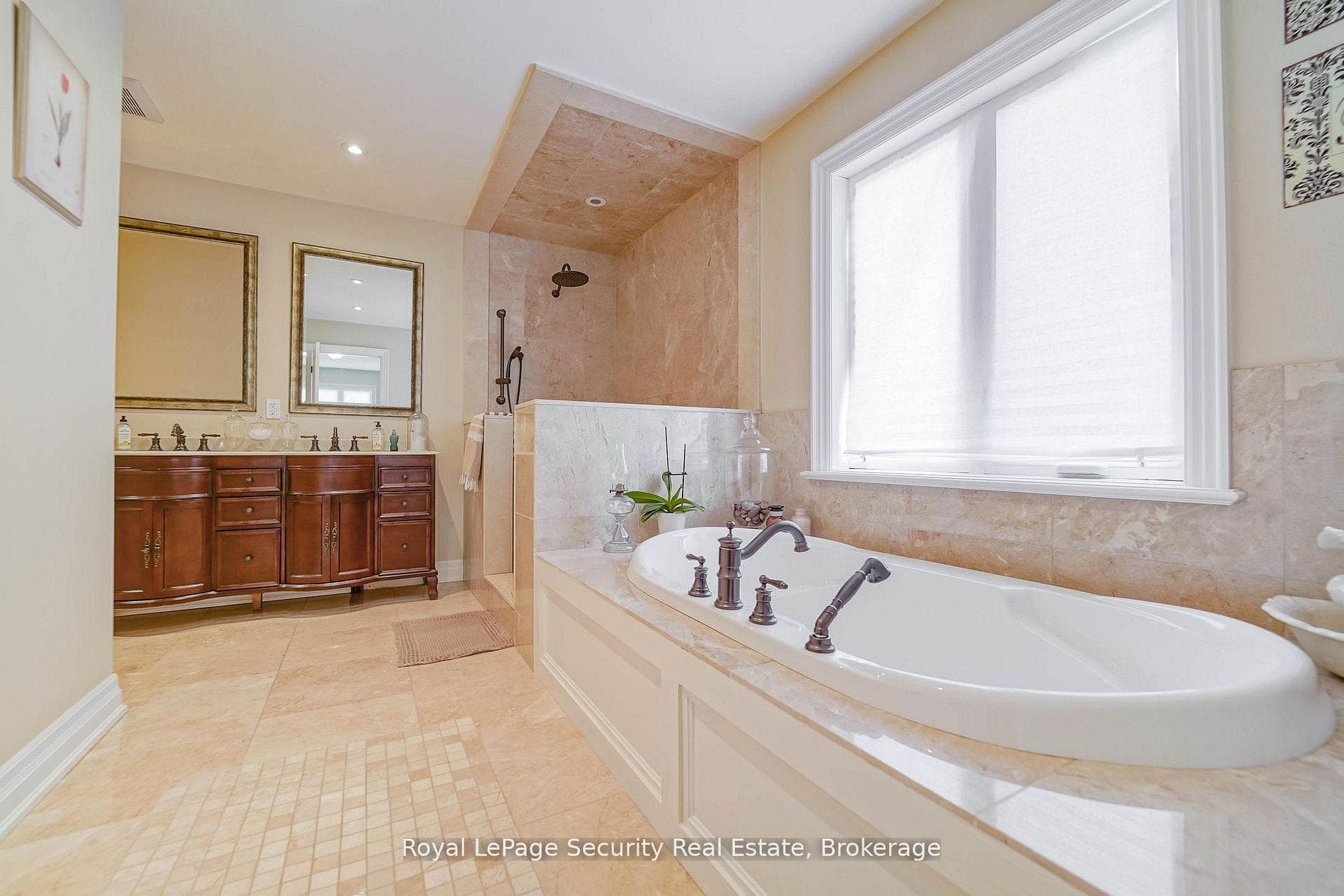7 Trimingham Court photo 20