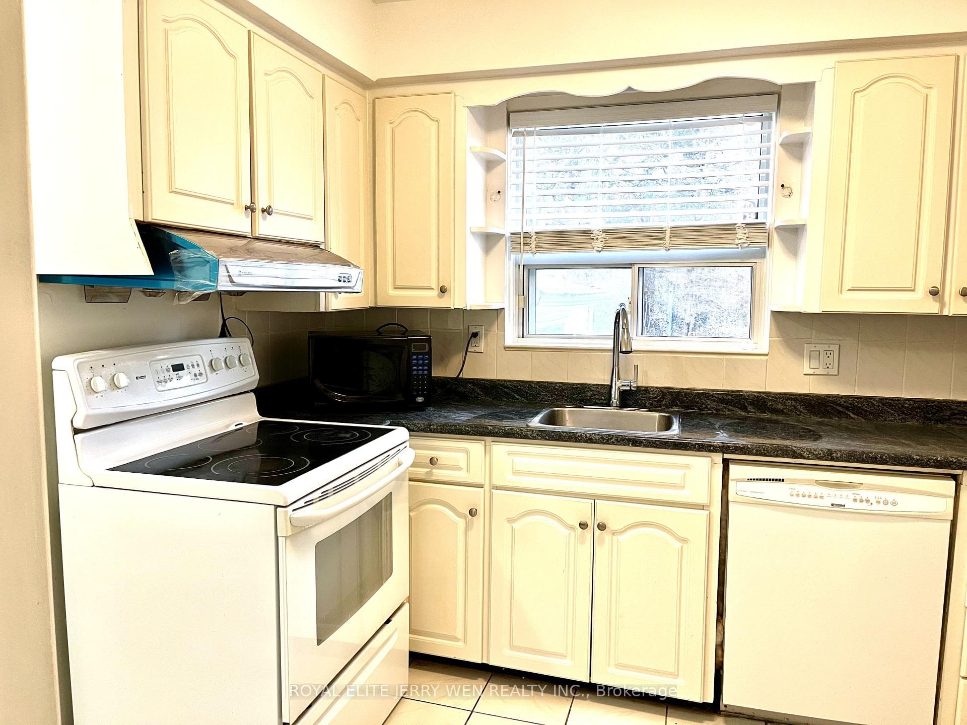 52 Monkswood Crescent Unit upper photo 1