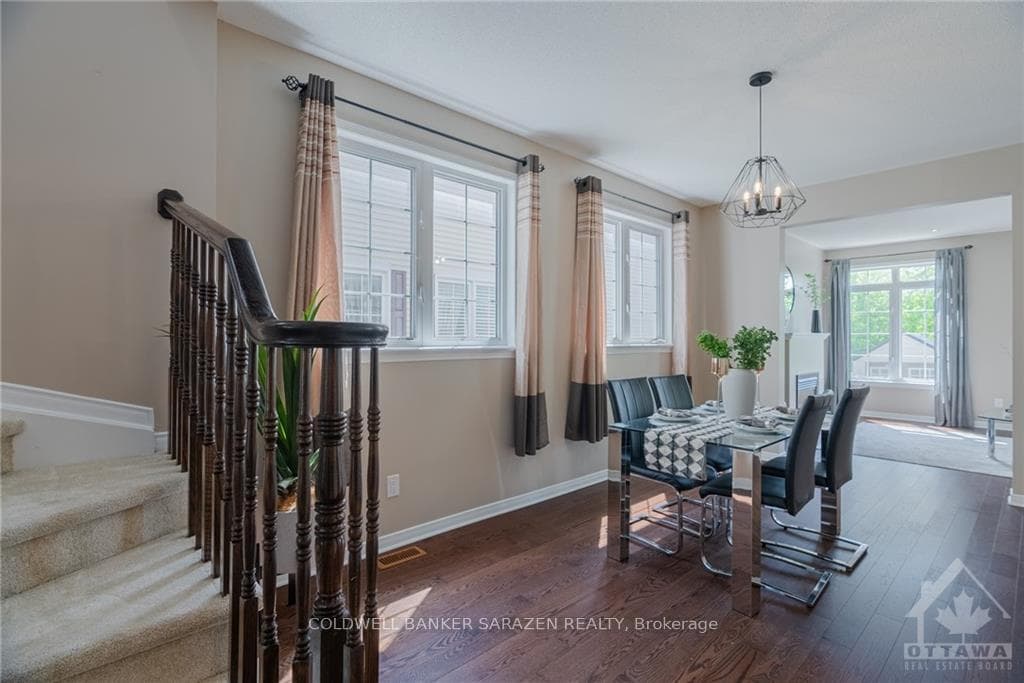 150 LARAMIE Crescent photo 13