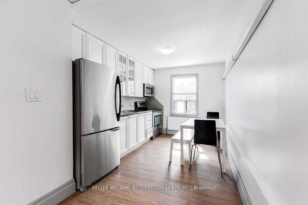 2286 Dufferin Street Unit Upper photo 4