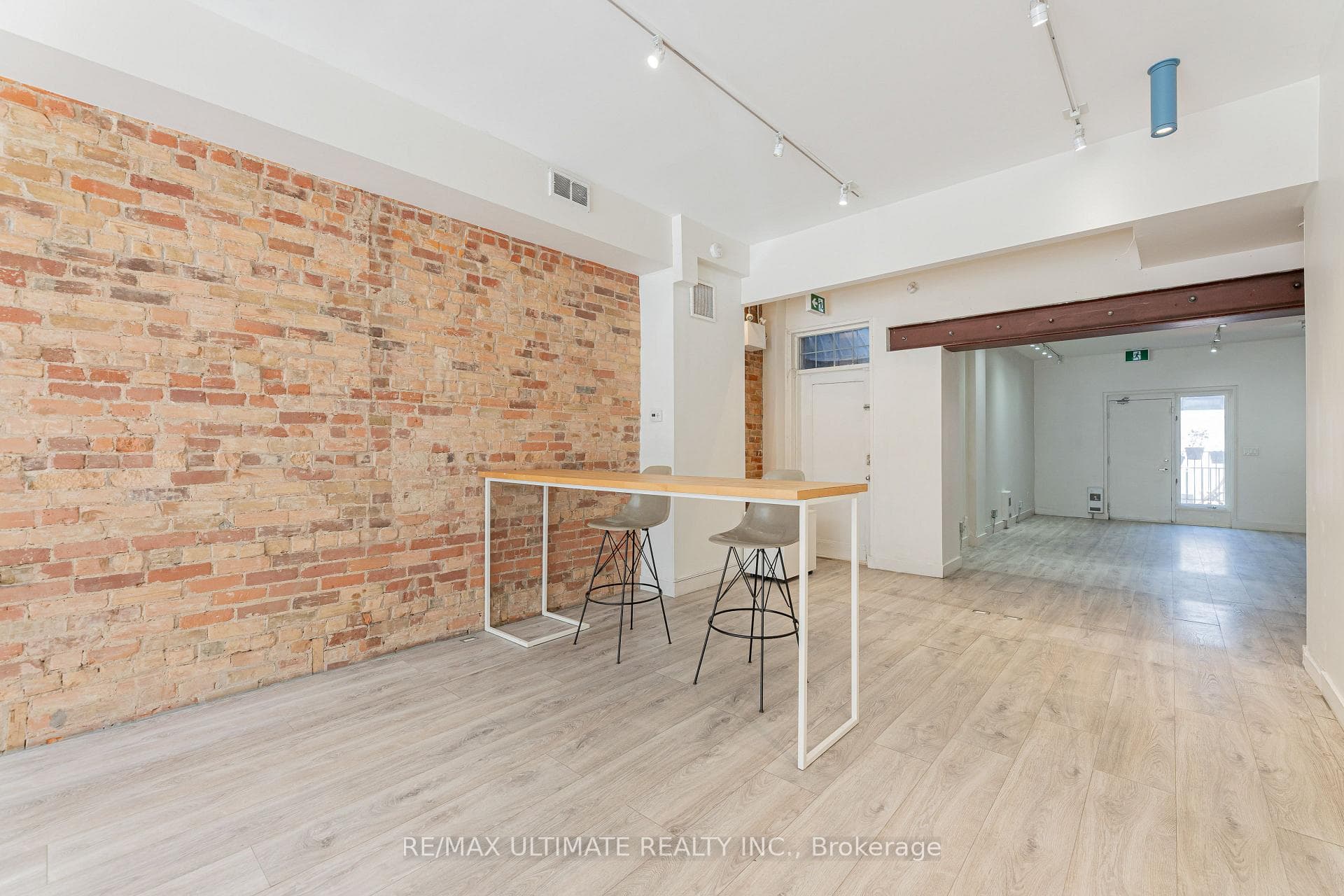 1164 Queen Street photo 8